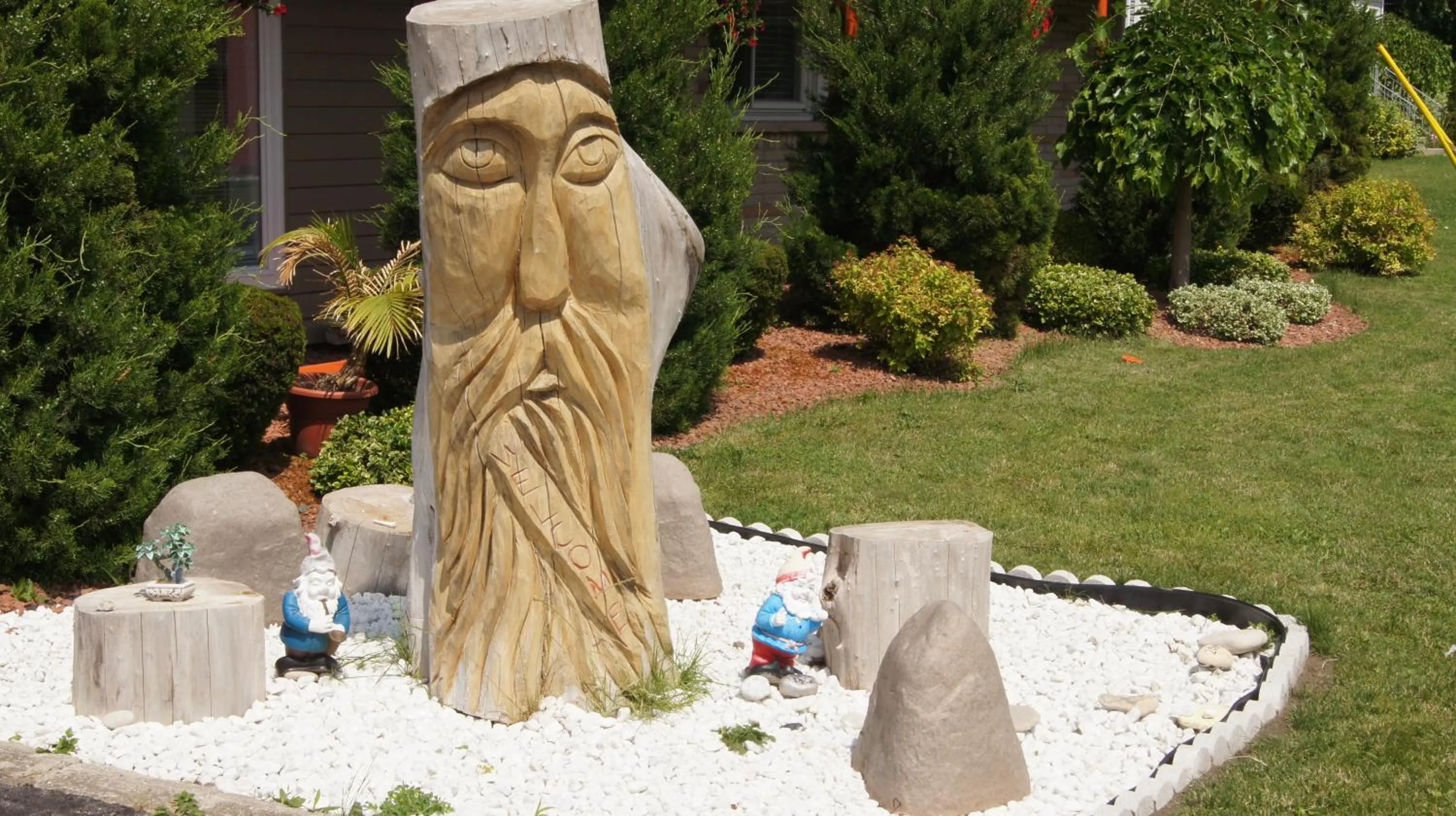 Facade/entrance in Harmony Inn