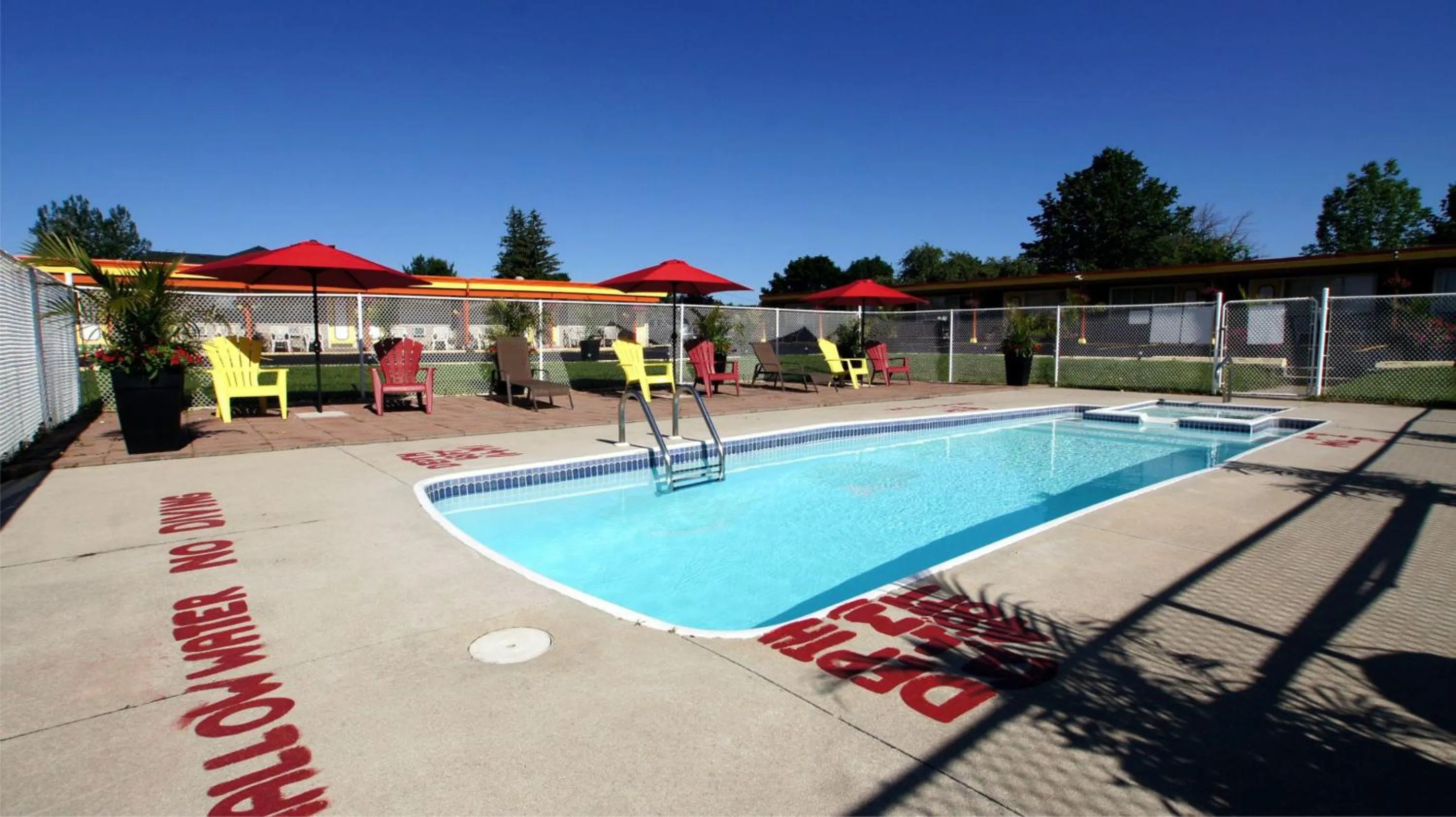 Swimming pool in Harmony Inn