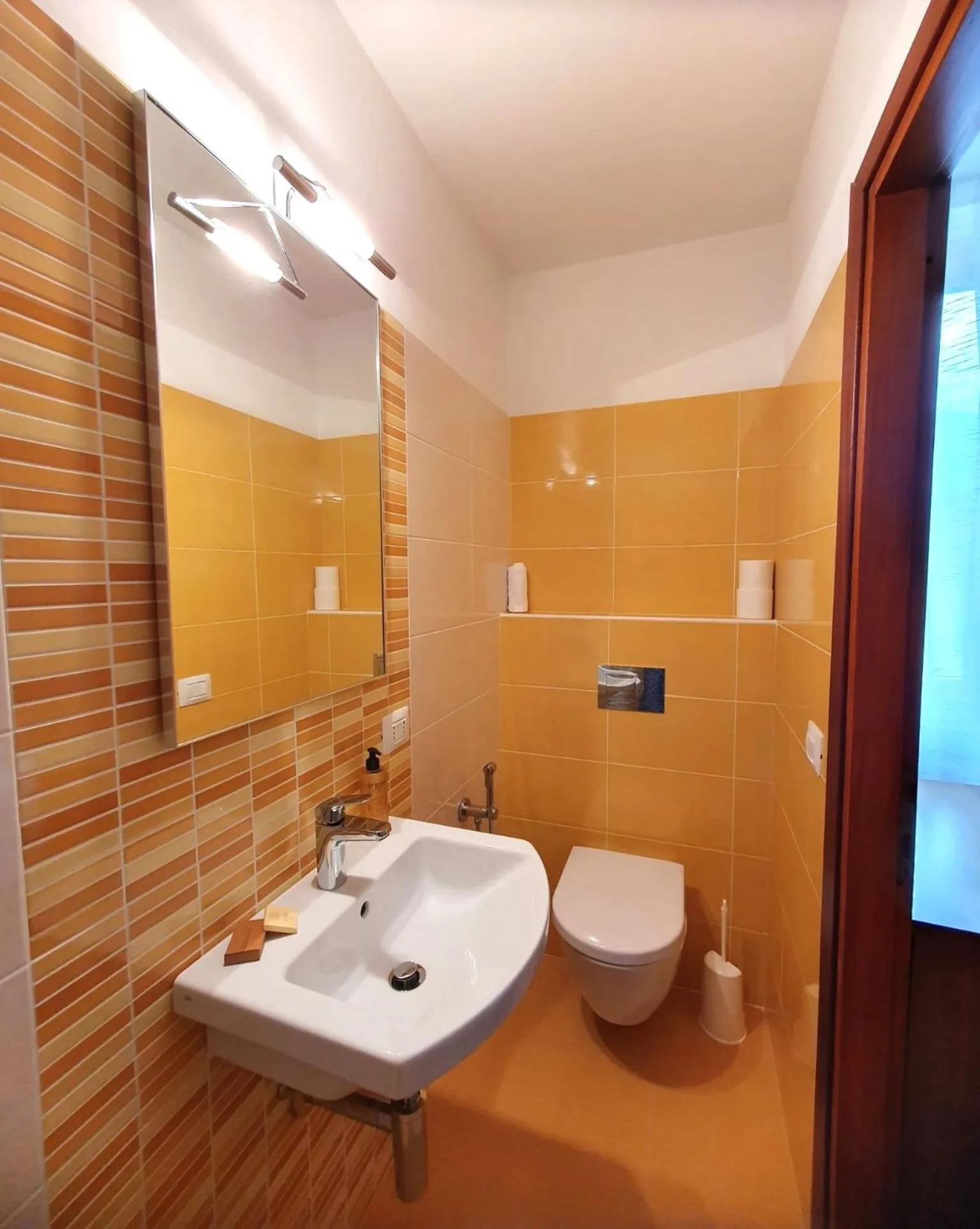 Toilet in Altavilla Albergo meublé