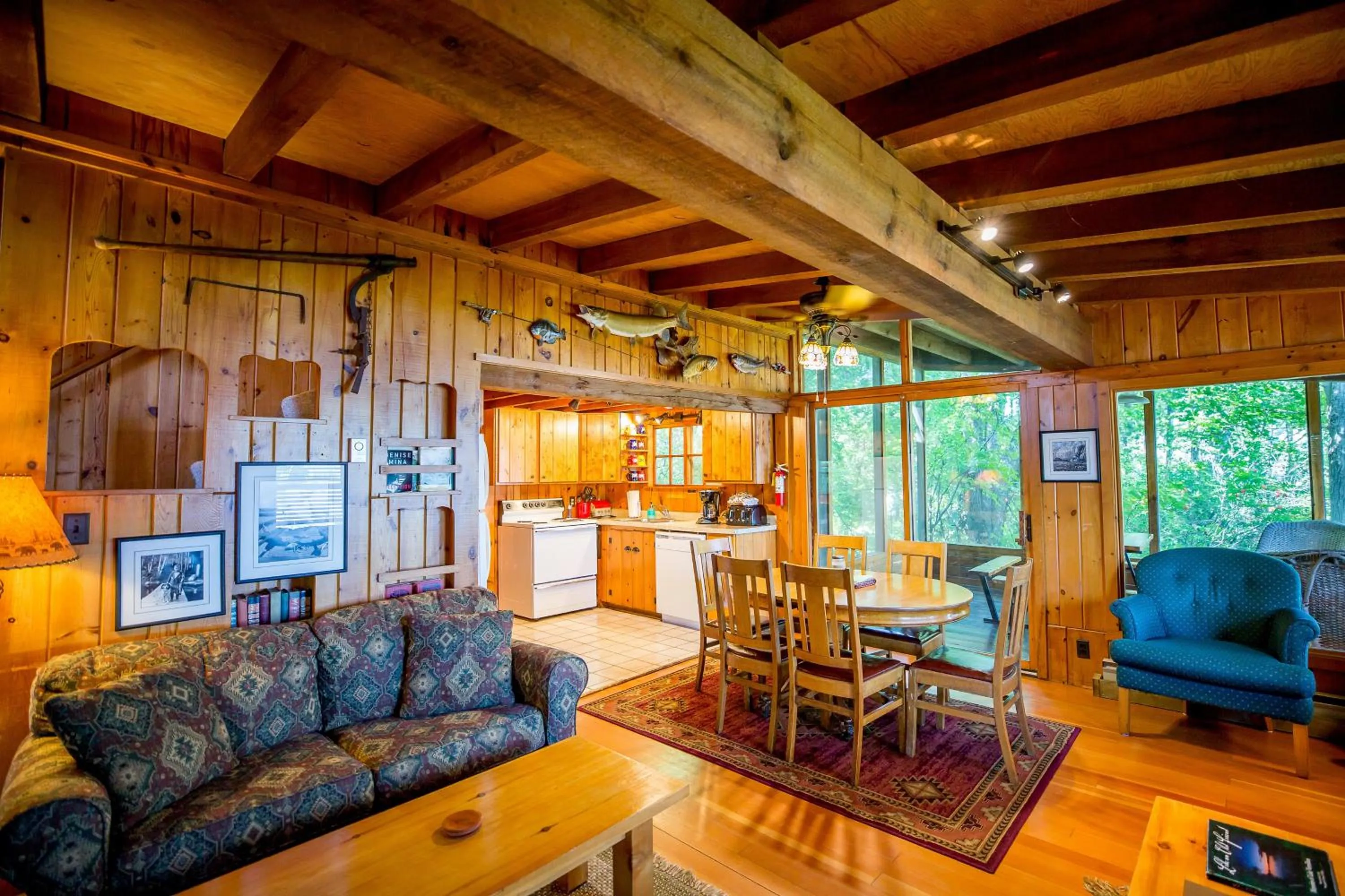 Kitchen or kitchenette in Ludlow's Island Resort