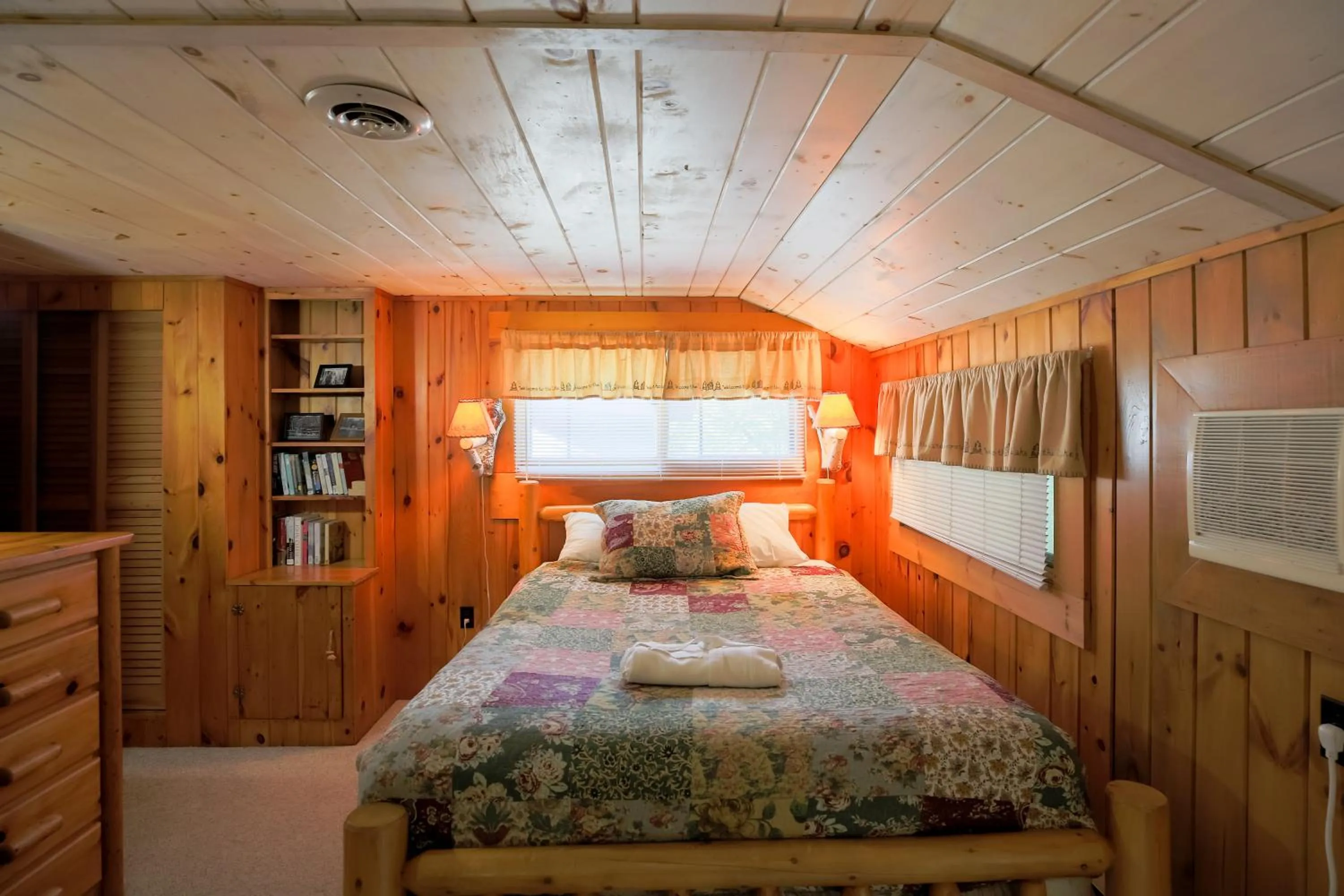 Bedroom in Ludlow's Island Resort