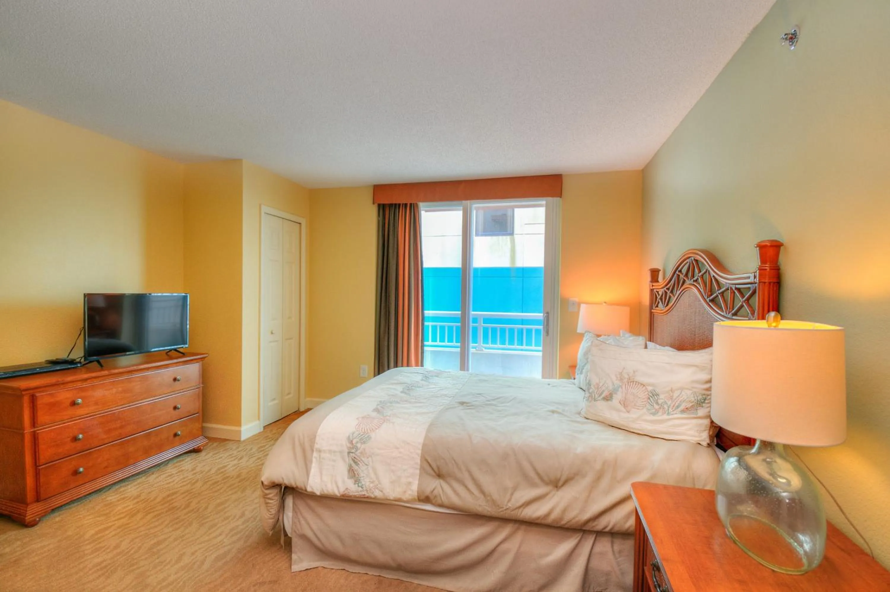 Bedroom in Horizon at 77th Avenue North by Palmetto Vacations