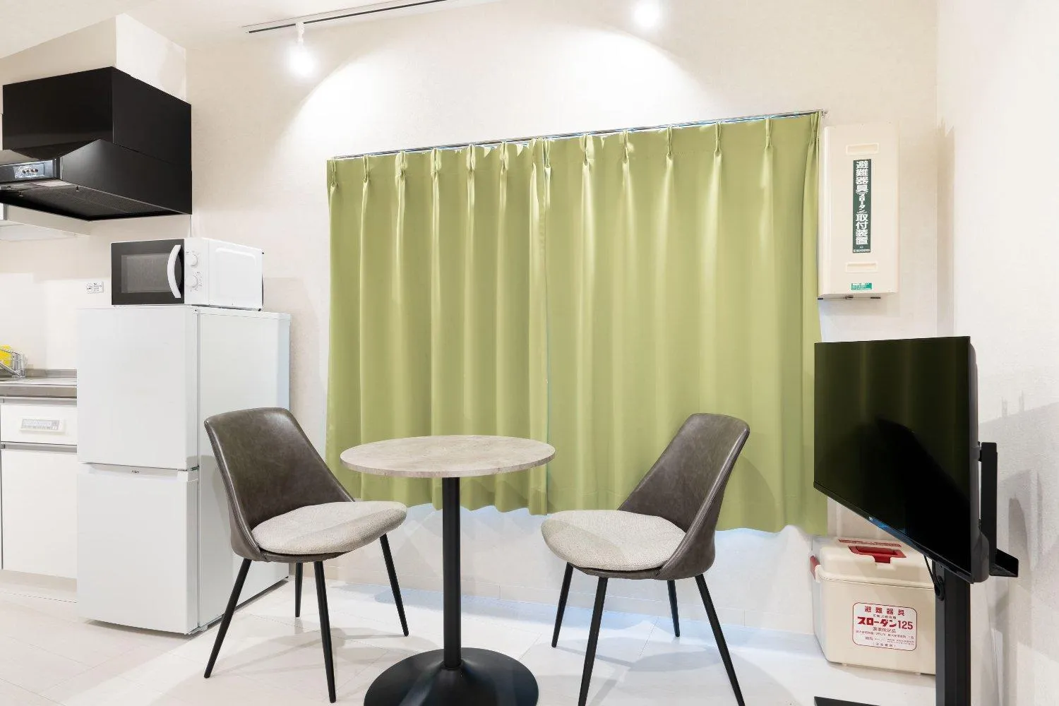 Seating area in Laurea Tower Ikebukuro