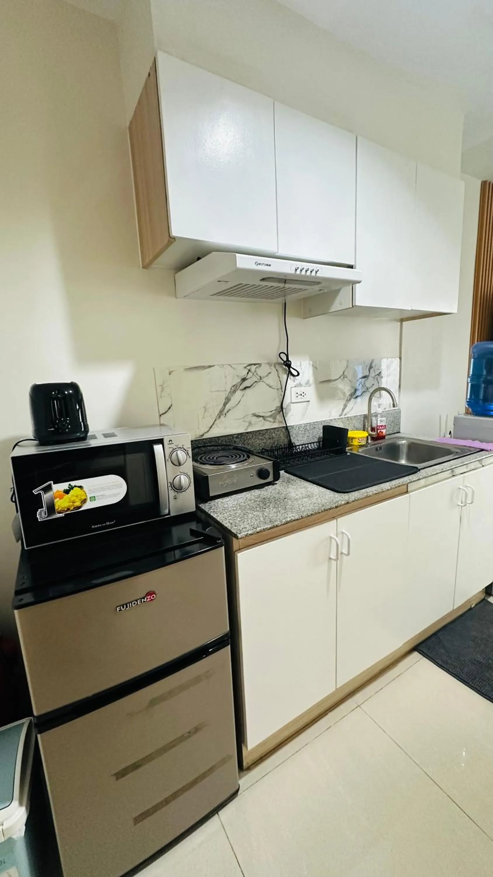 Lengs Place 2 - Studio with Balcony at Inspiria Condo, Beside Abreeza Mall