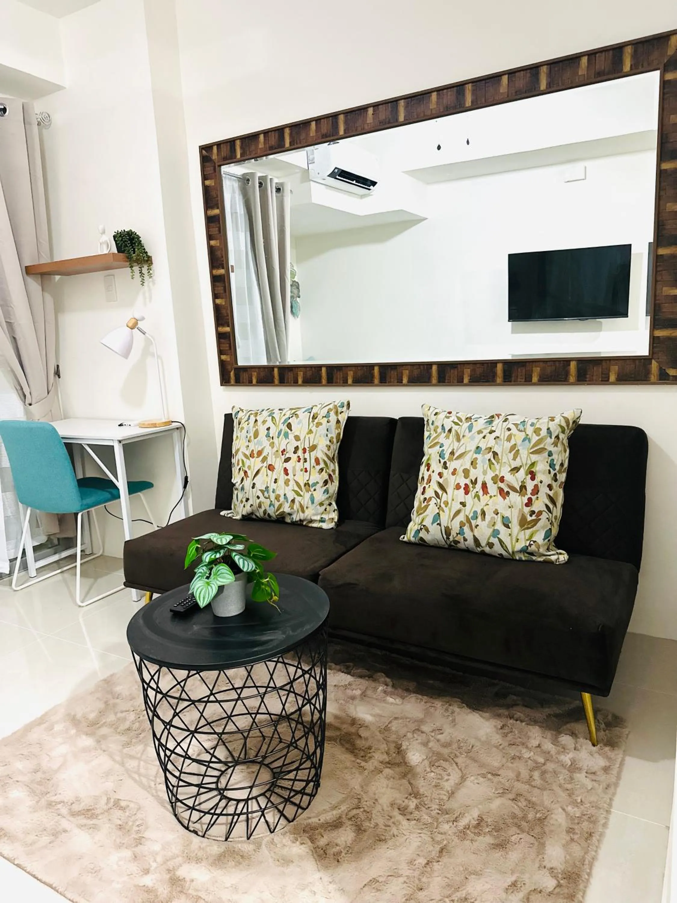 Lengs Place 2 - Studio with Balcony at Inspiria Condo, Beside Abreeza Mall