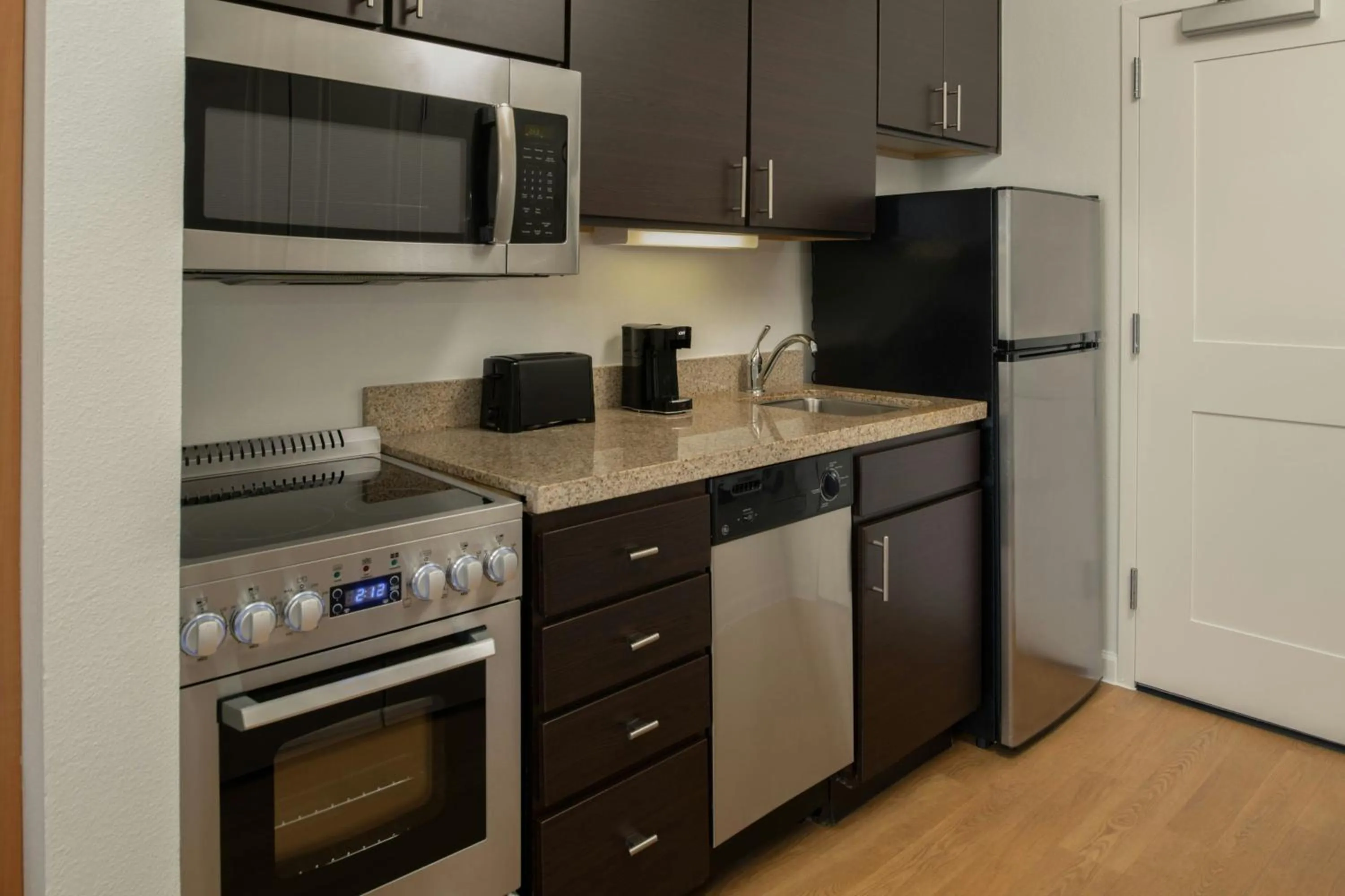 Kitchen or kitchenette in TownePlace Suites by Marriott Lancaster