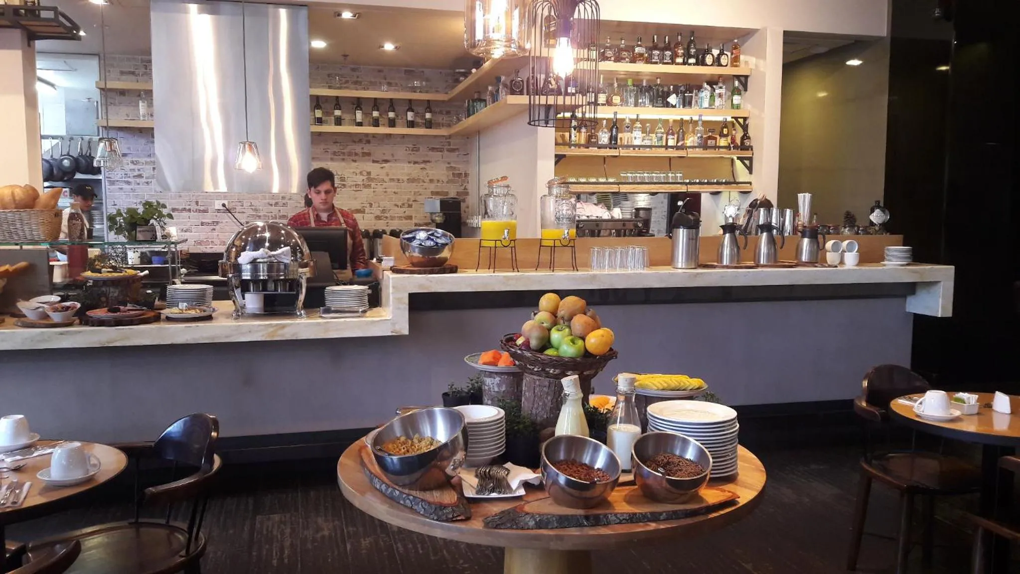 Breakfast in Hotel 100 Luxury Suites by Preferred