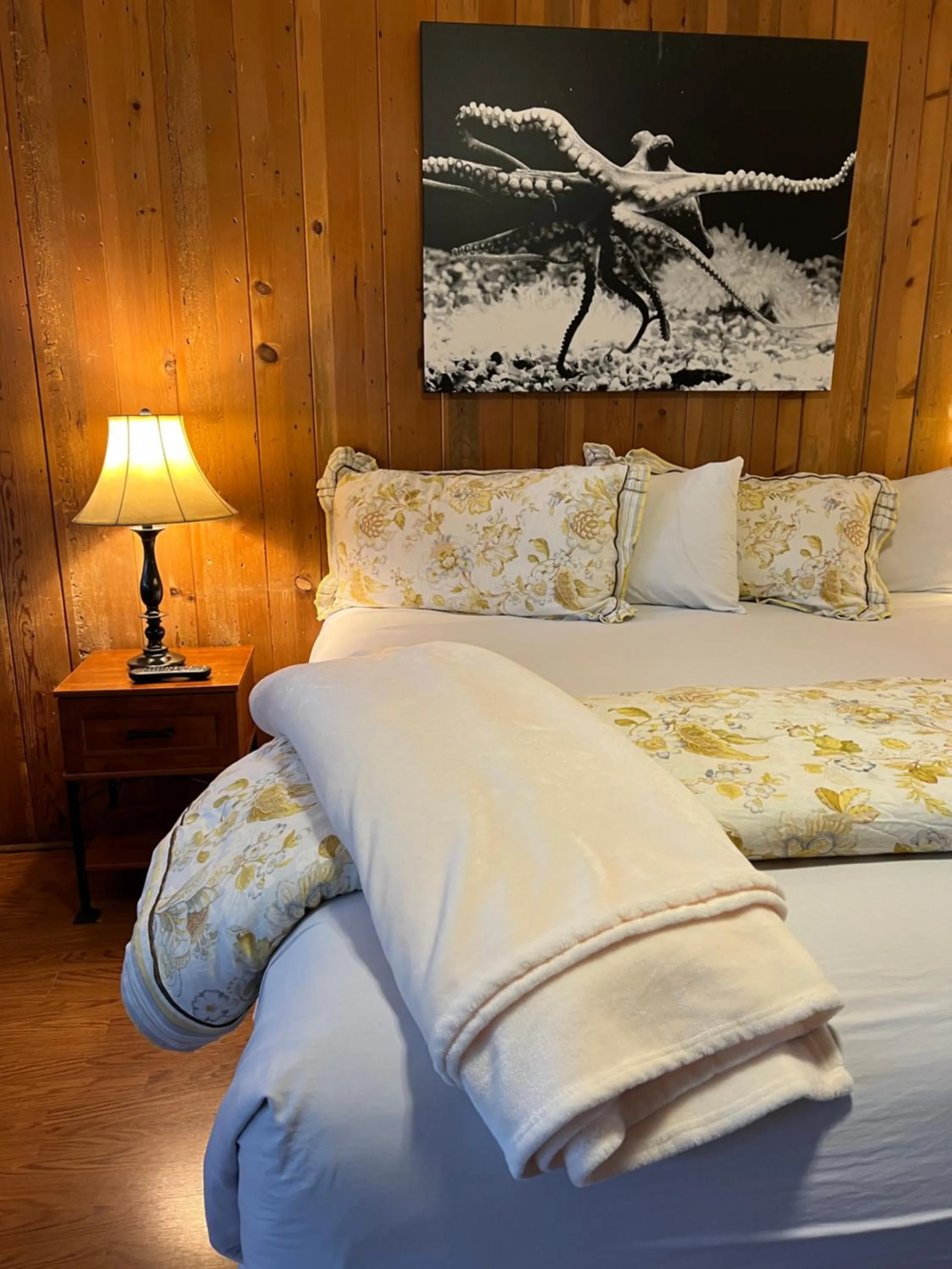 Bed in Carmel Garden Inn