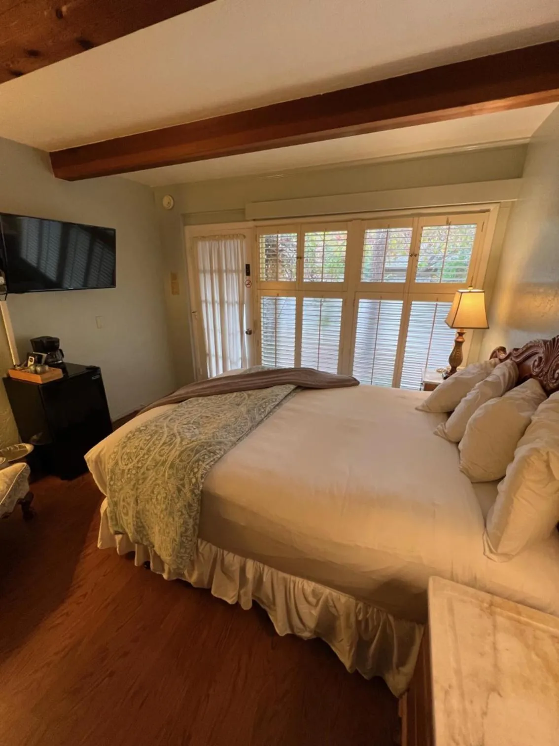 Bed in Carmel Garden Inn