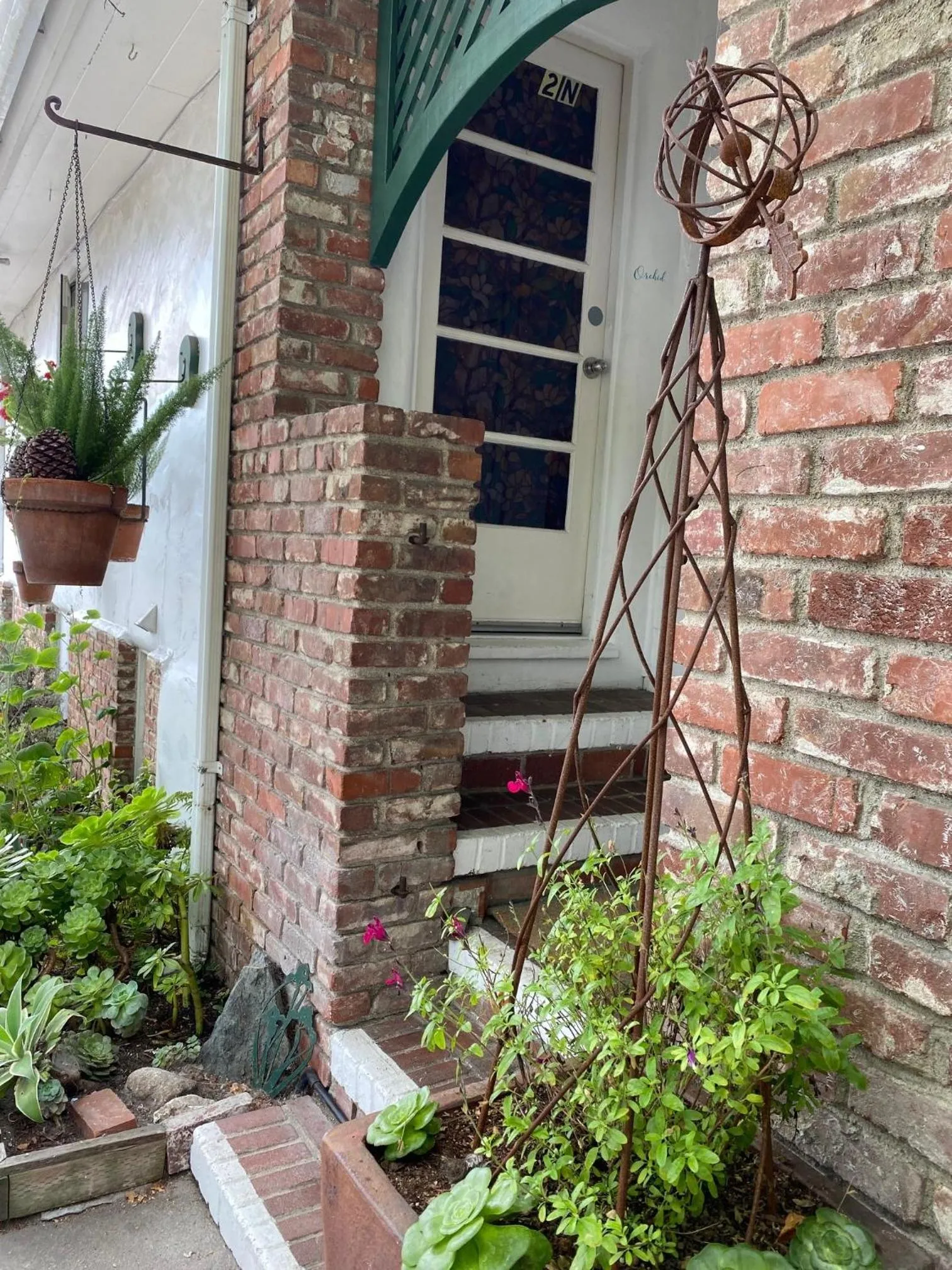 Facade/entrance in Carmel Garden Inn