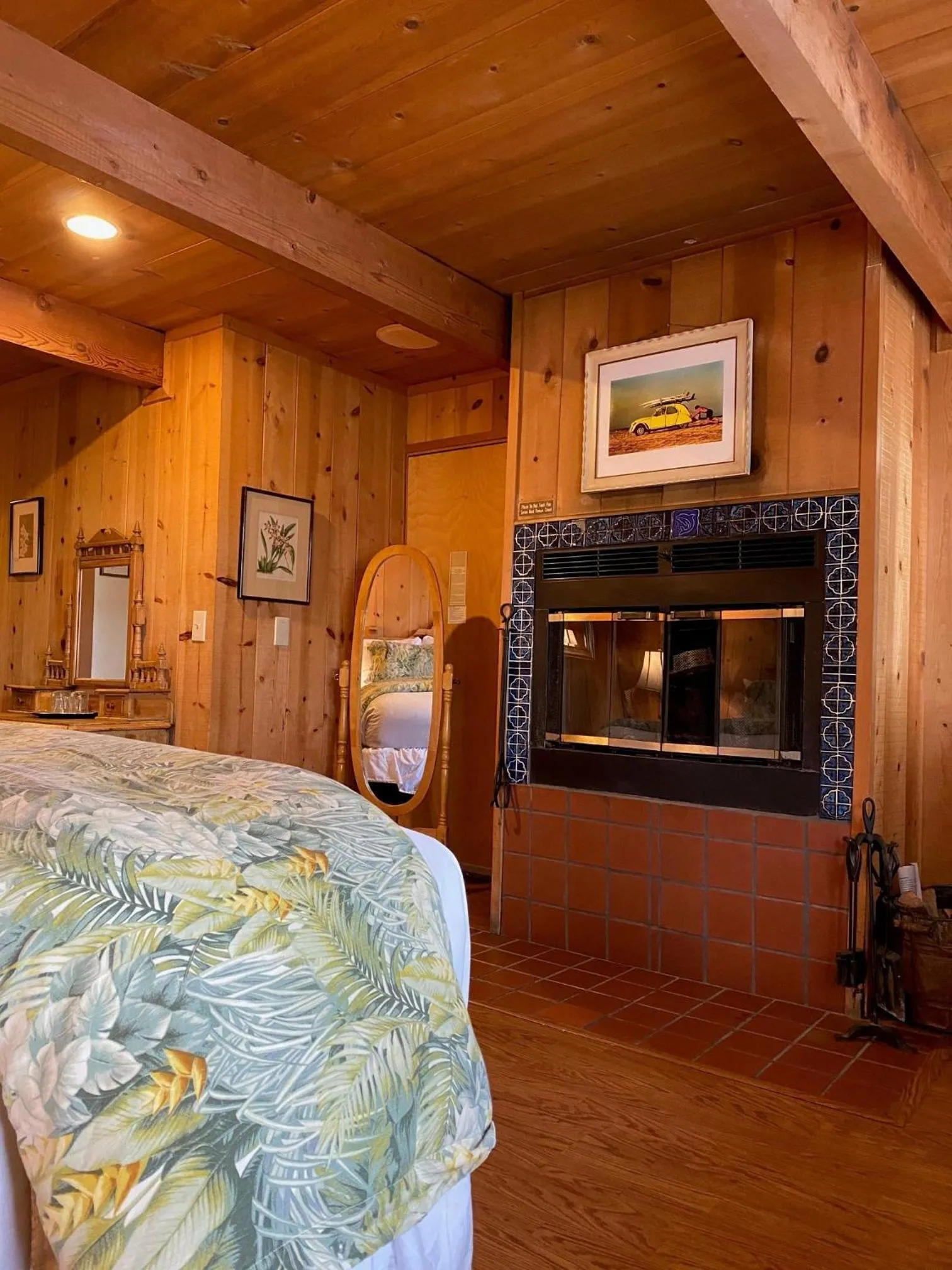flat iron, Bed in Carmel Garden Inn