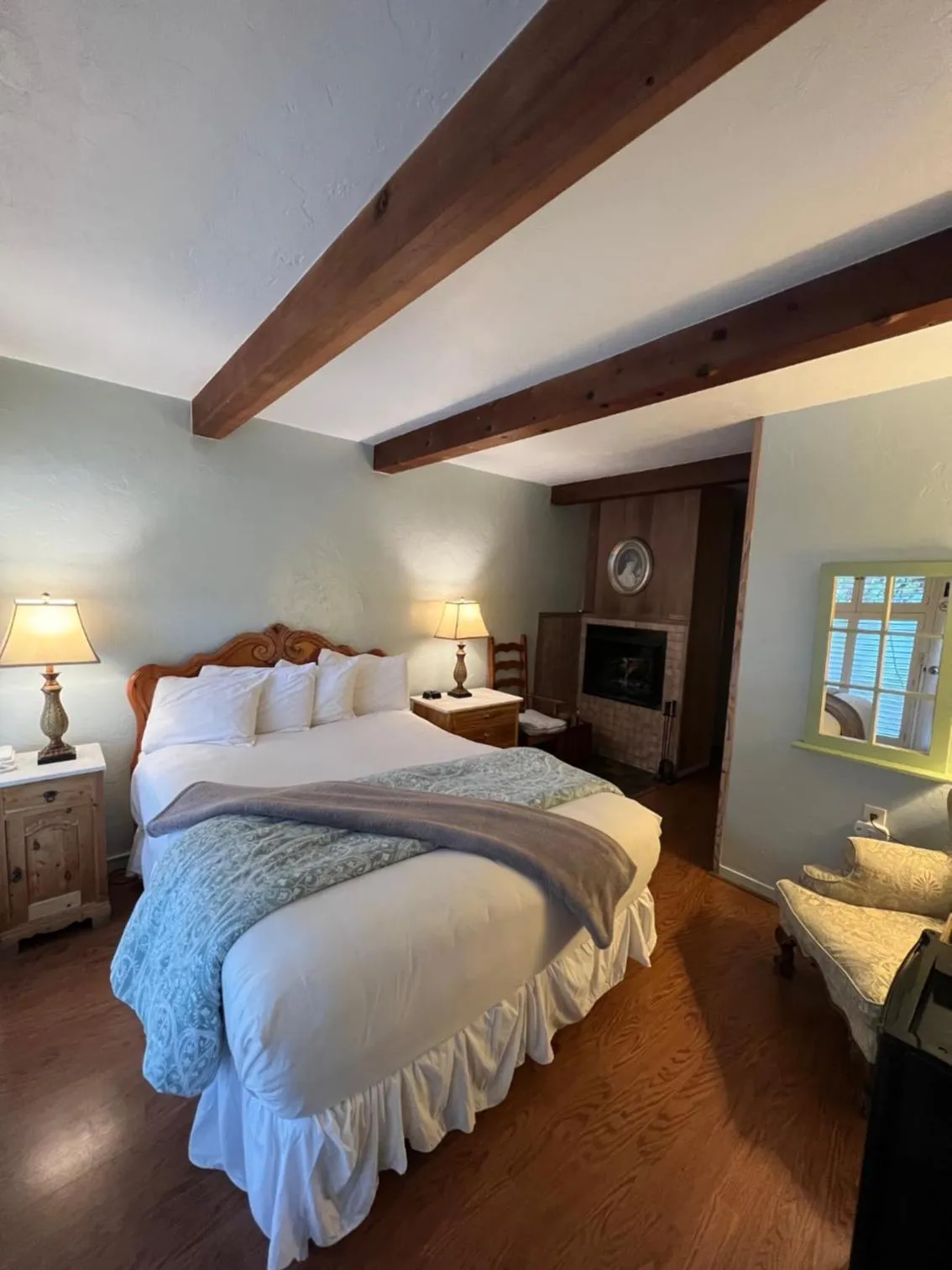 flat iron, Bed in Carmel Garden Inn