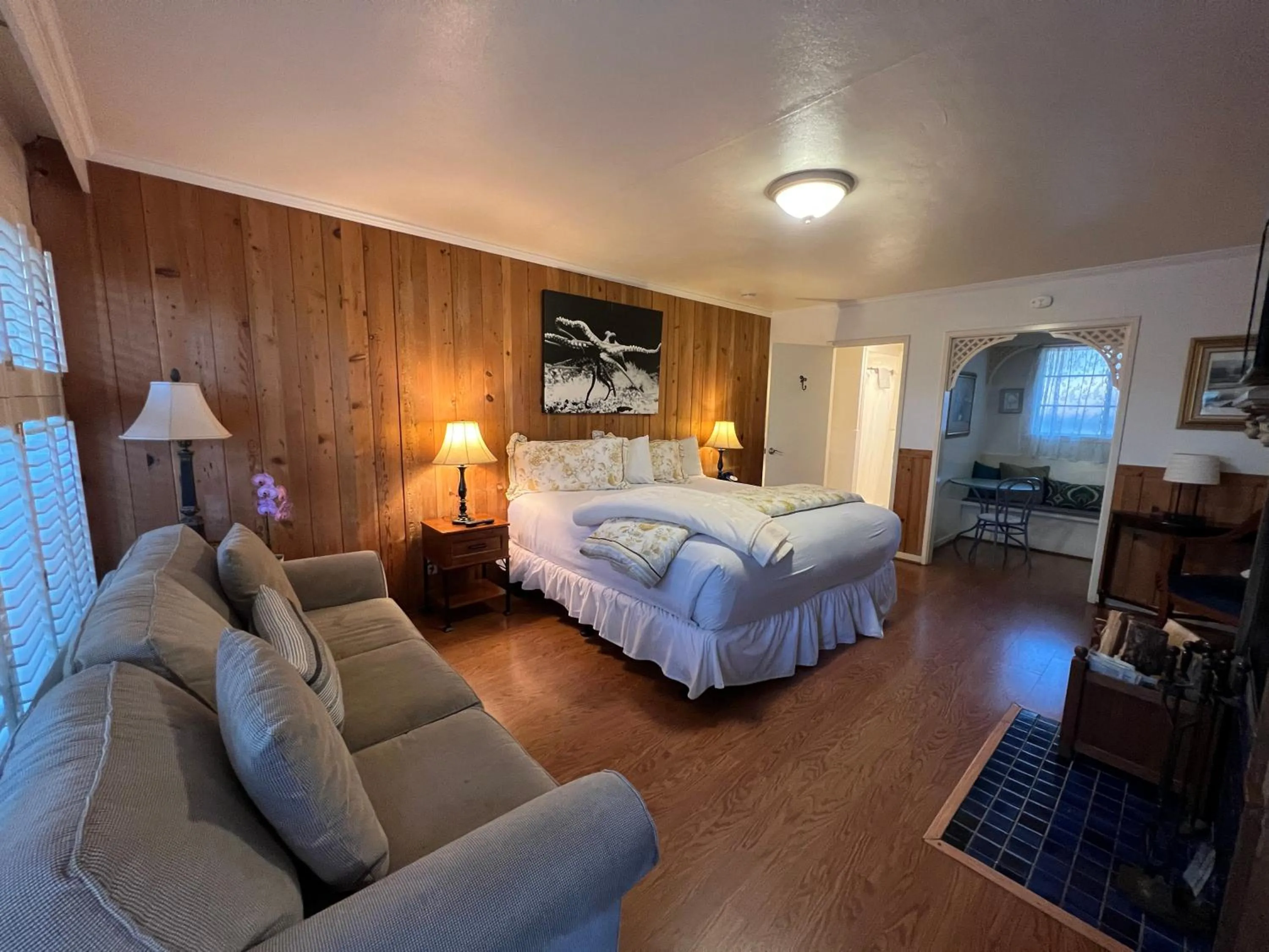 Bed in Carmel Garden Inn