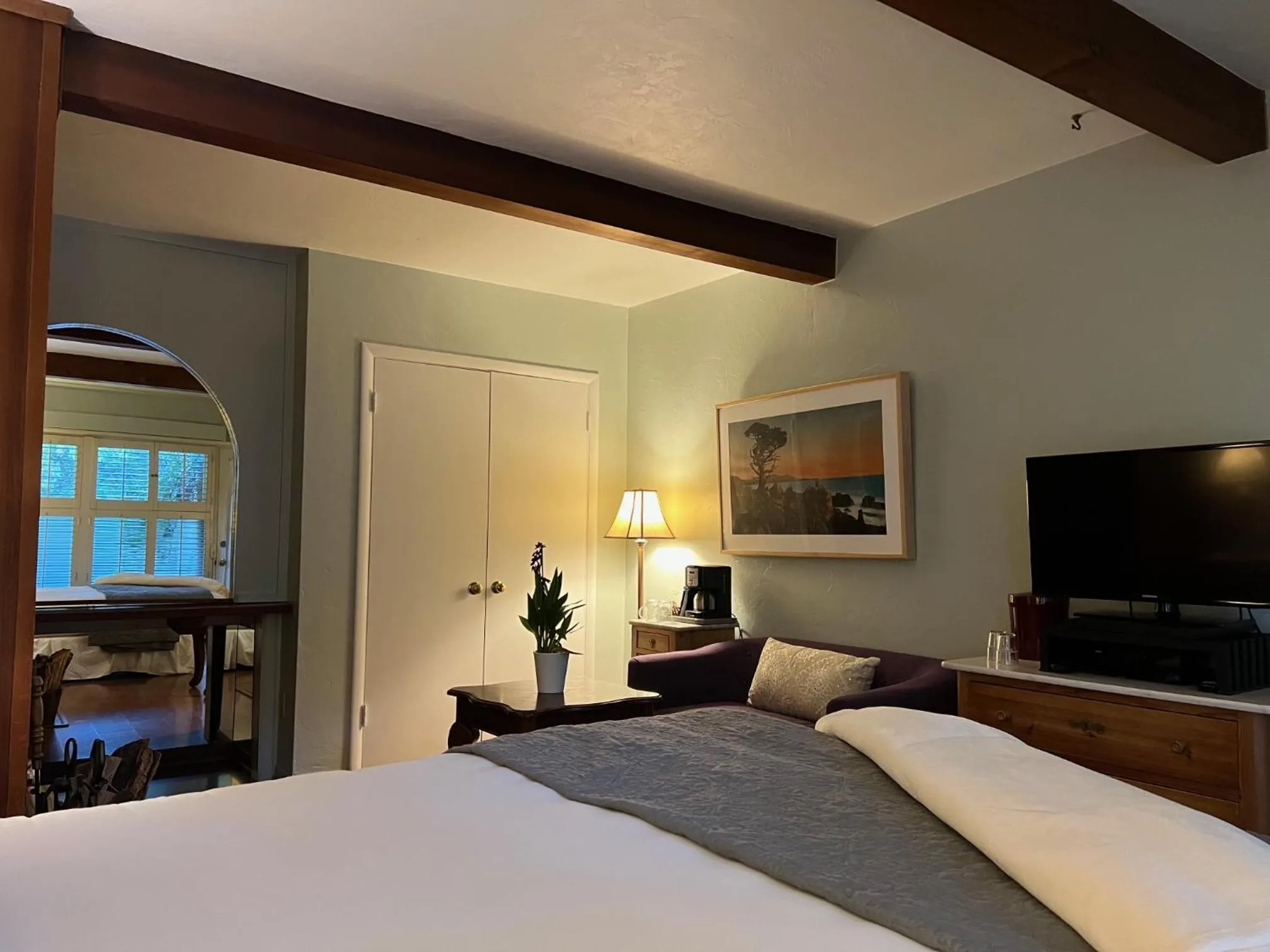 Bed in Carmel Garden Inn
