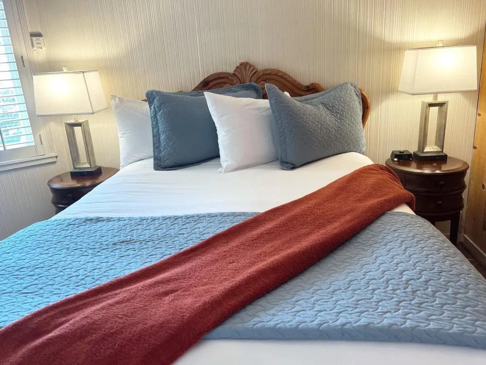 Bed in Carmel Garden Inn