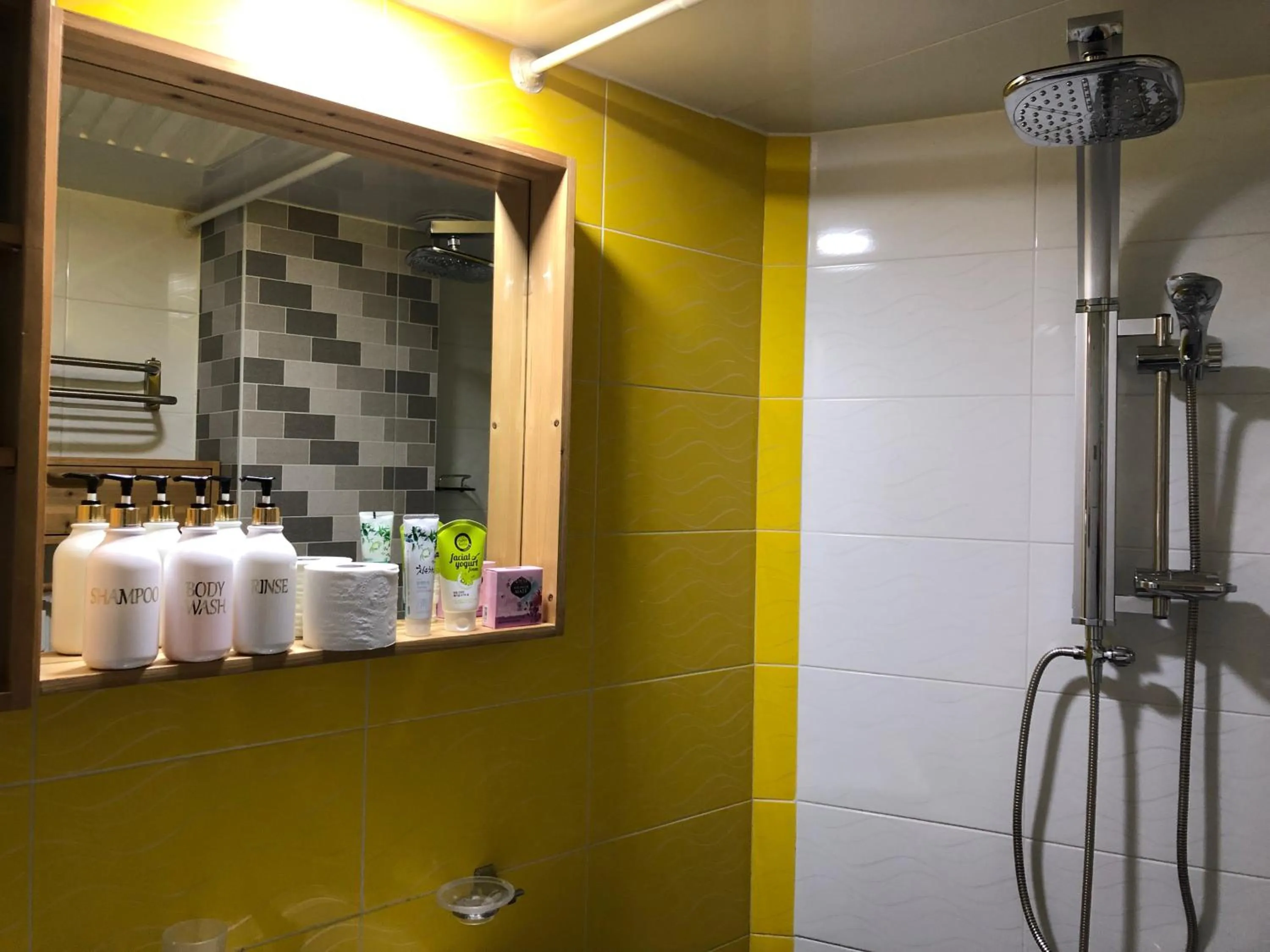 Shower in Han River Residence & Guesthouse