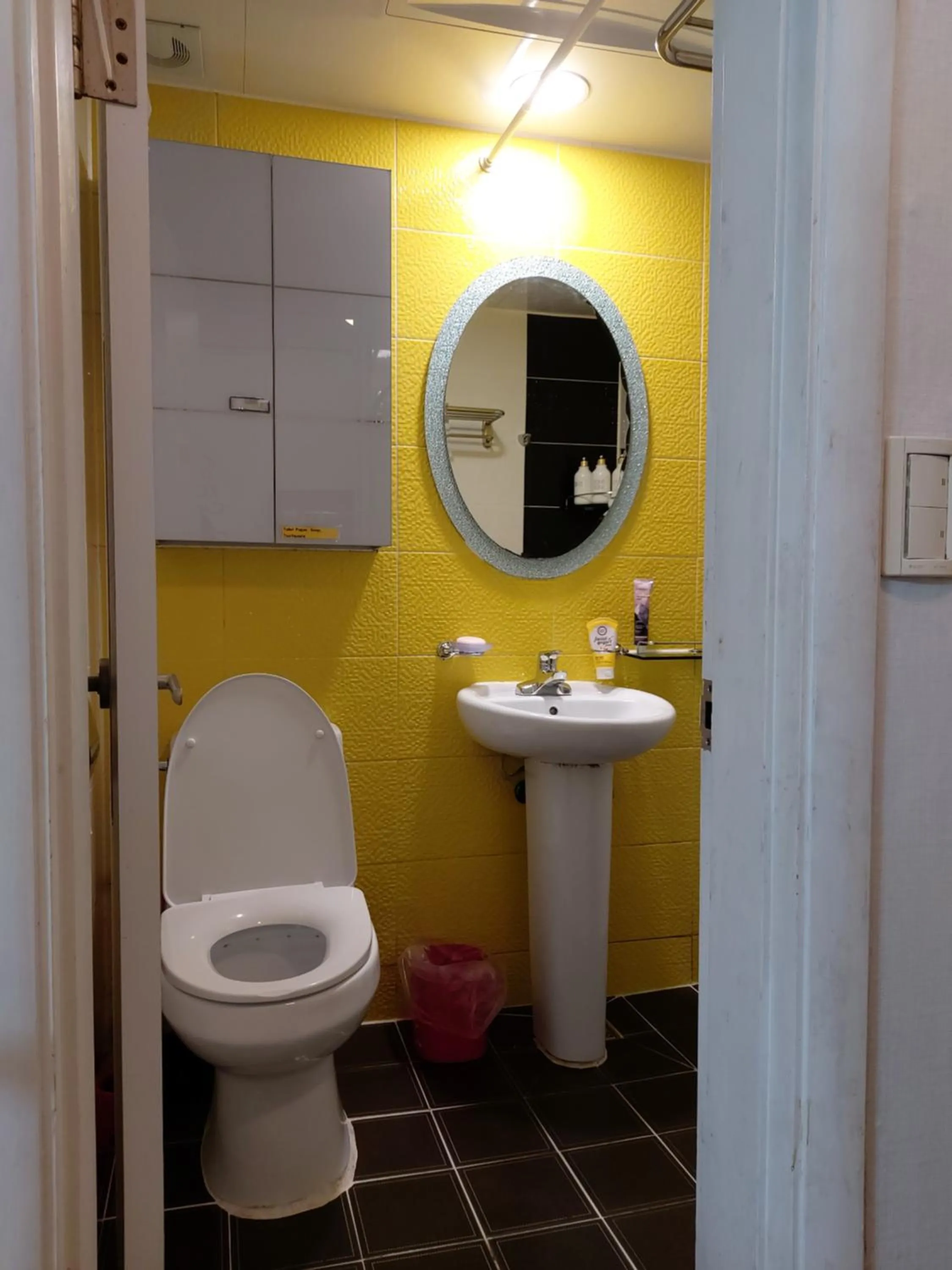 Han River Residence & Guesthouse