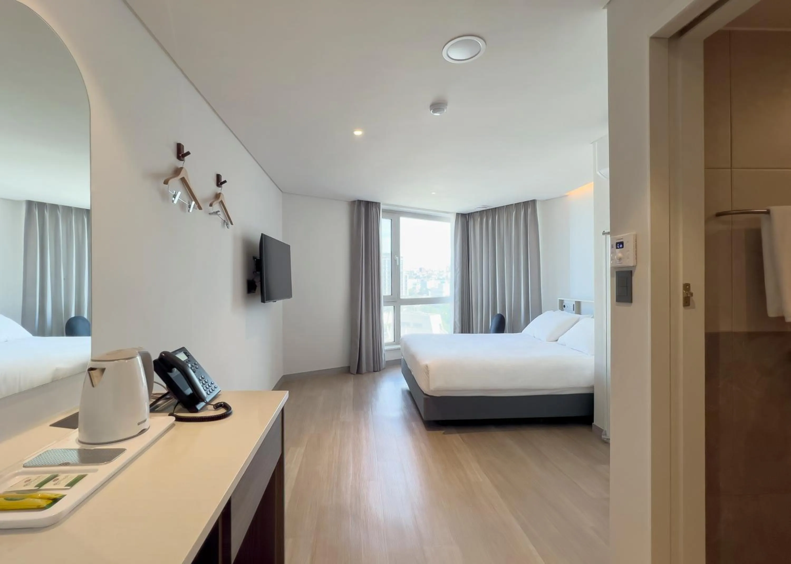 Photo of the whole room, Bed in Ocean Suites Jeju Hotel