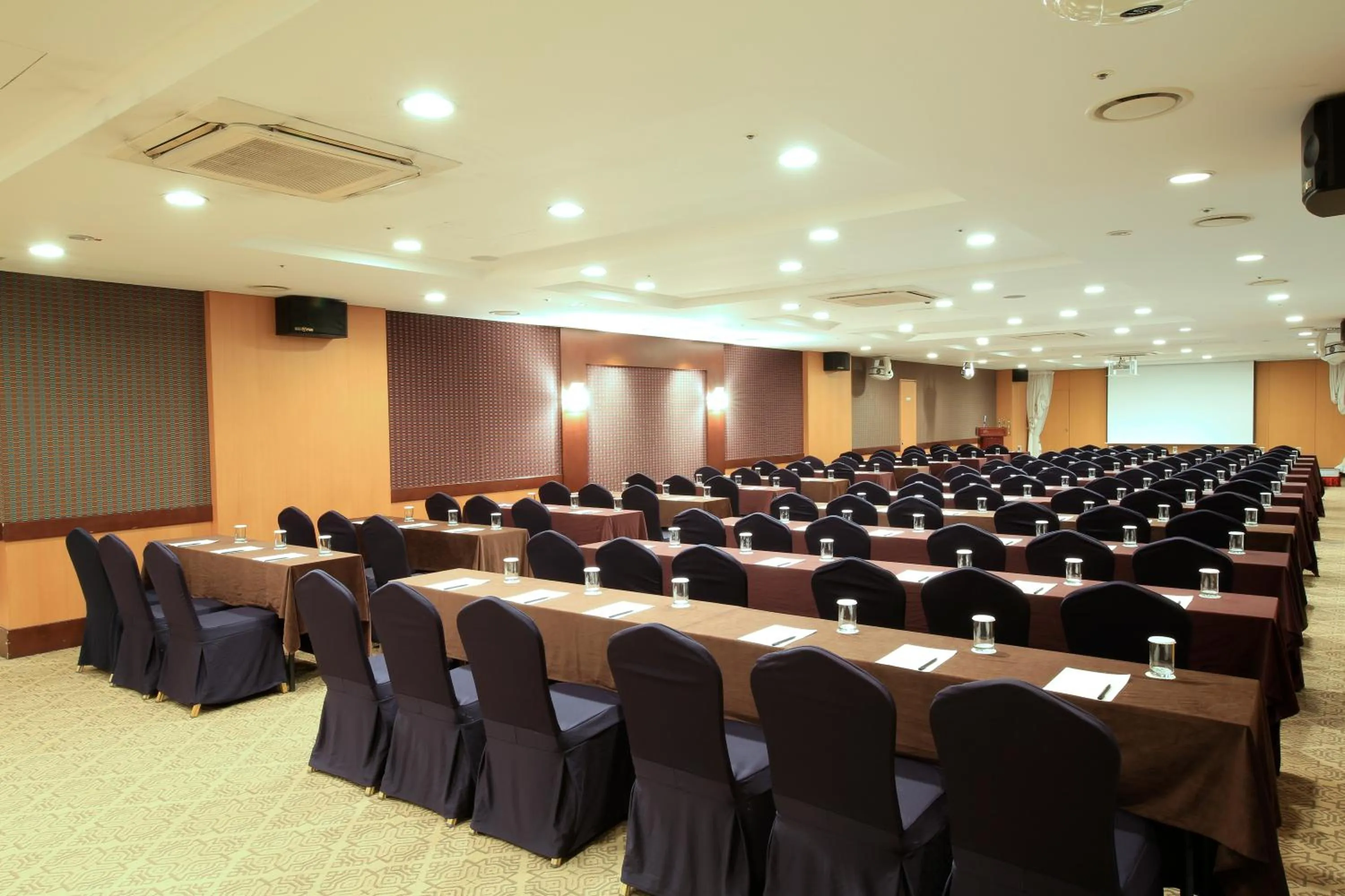 Banquet/Function facilities in Ocean Suites Jeju Hotel