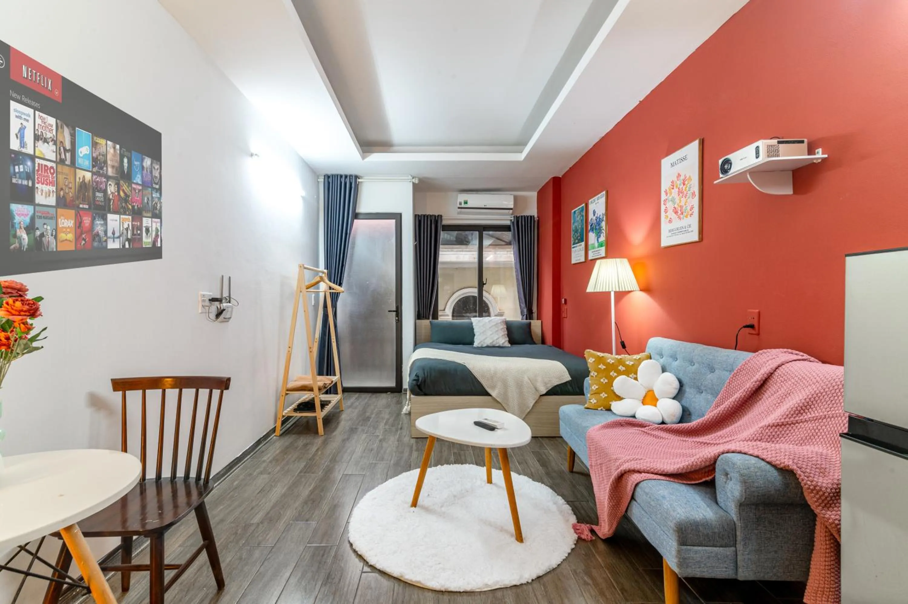 Photo of the whole room in SaziHome Doi Can Hanoi