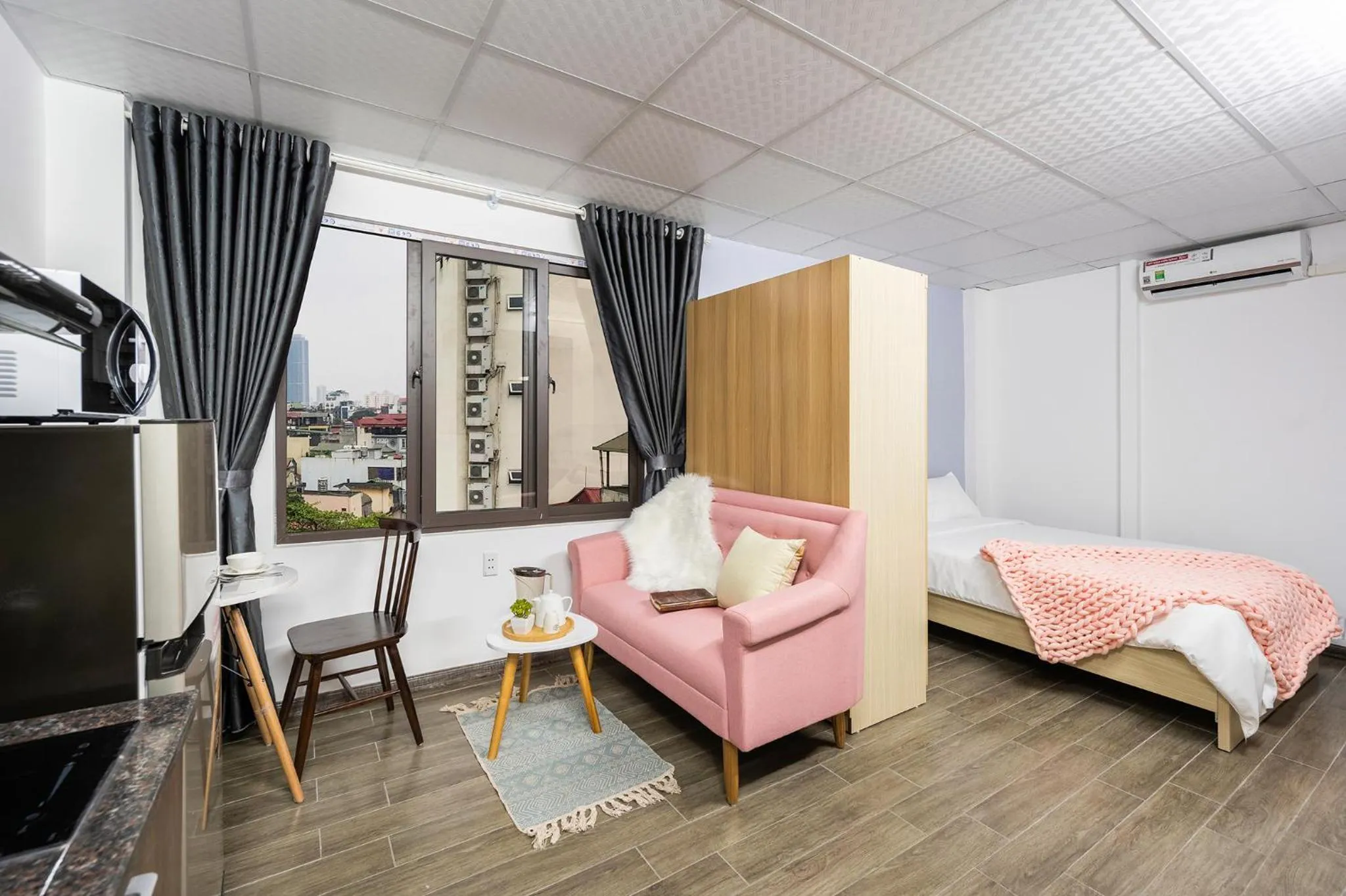 Photo of the whole room in SaziHome Doi Can Hanoi