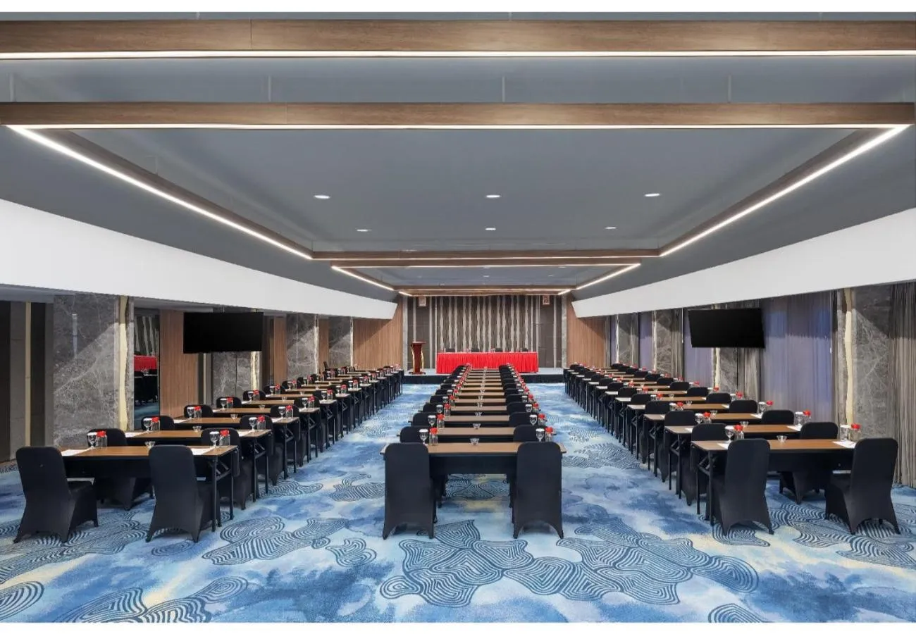 Meeting/conference room in Harper Banjarmasin by ASTON
