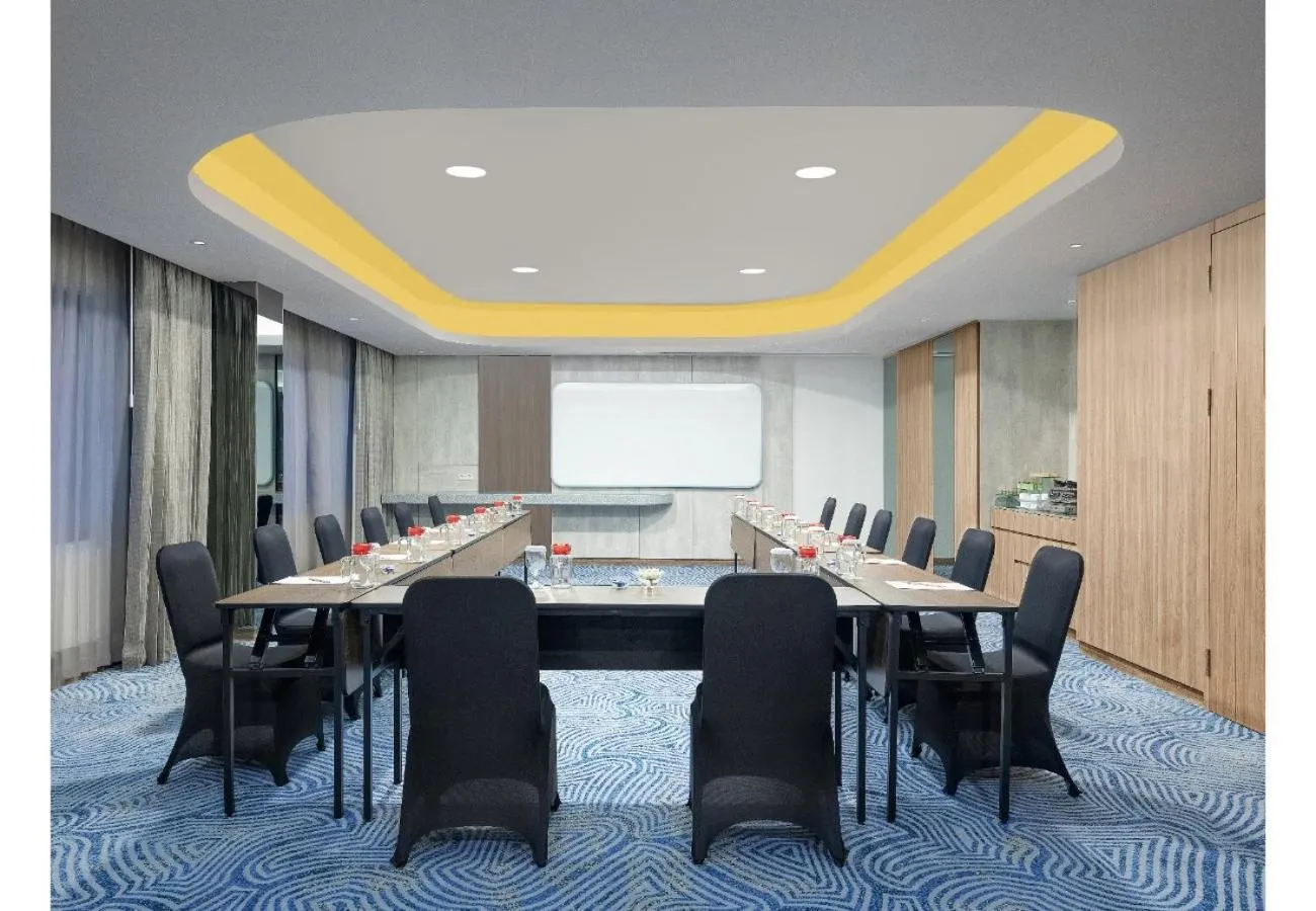 Meeting/conference room in Harper Banjarmasin by ASTON