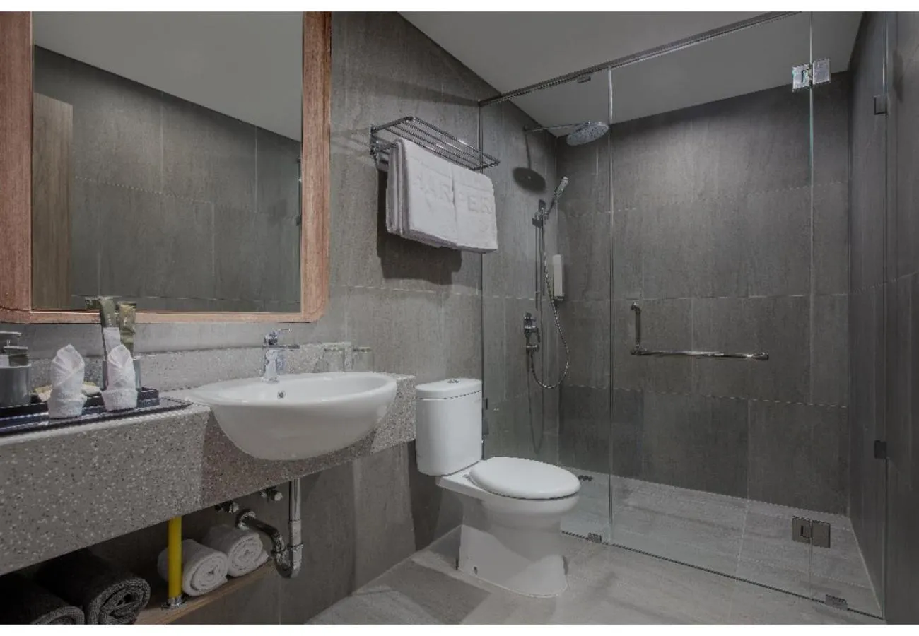 Bathroom in Harper Banjarmasin by ASTON