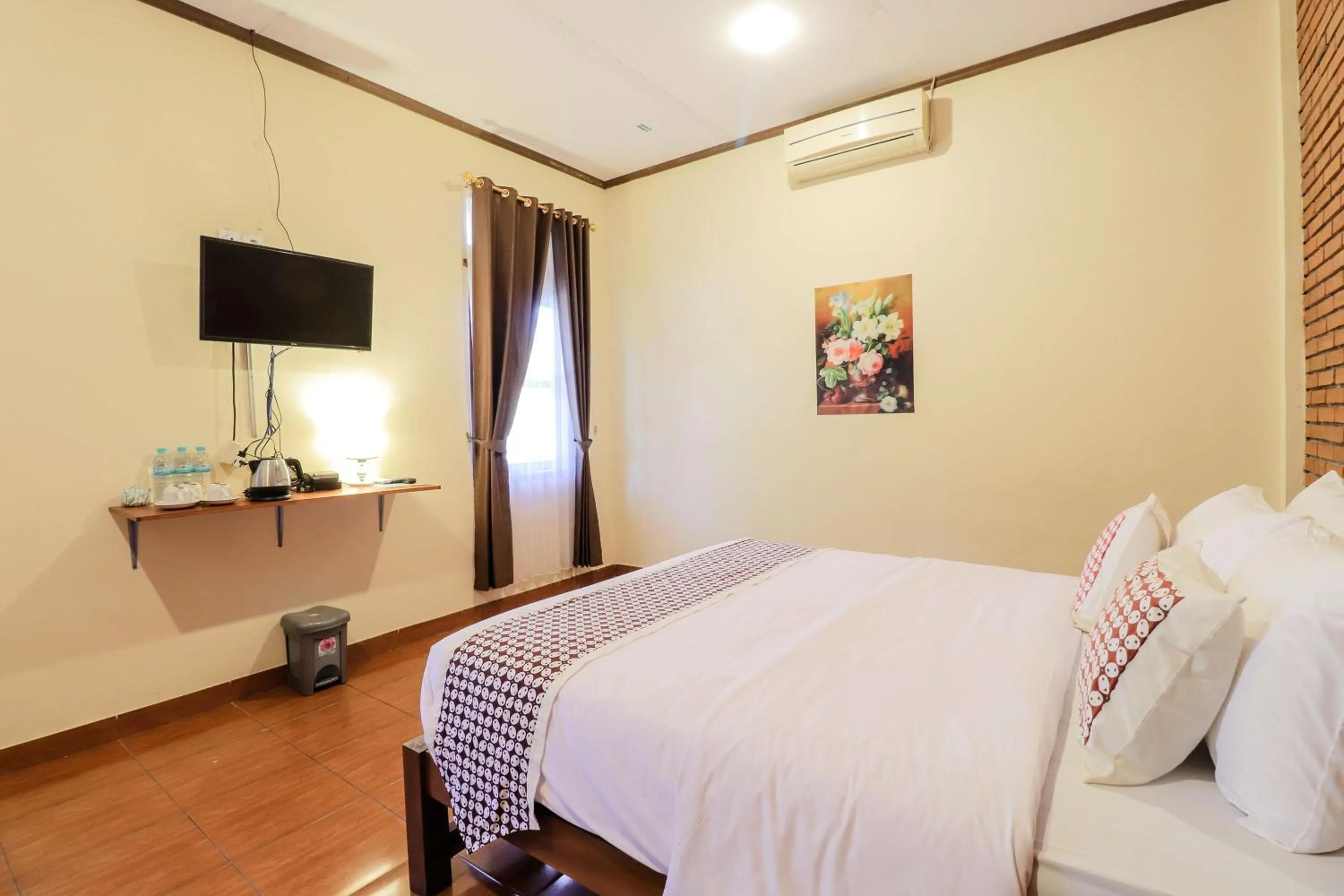 Bed in Hotel Ndalem Ayem Syariah