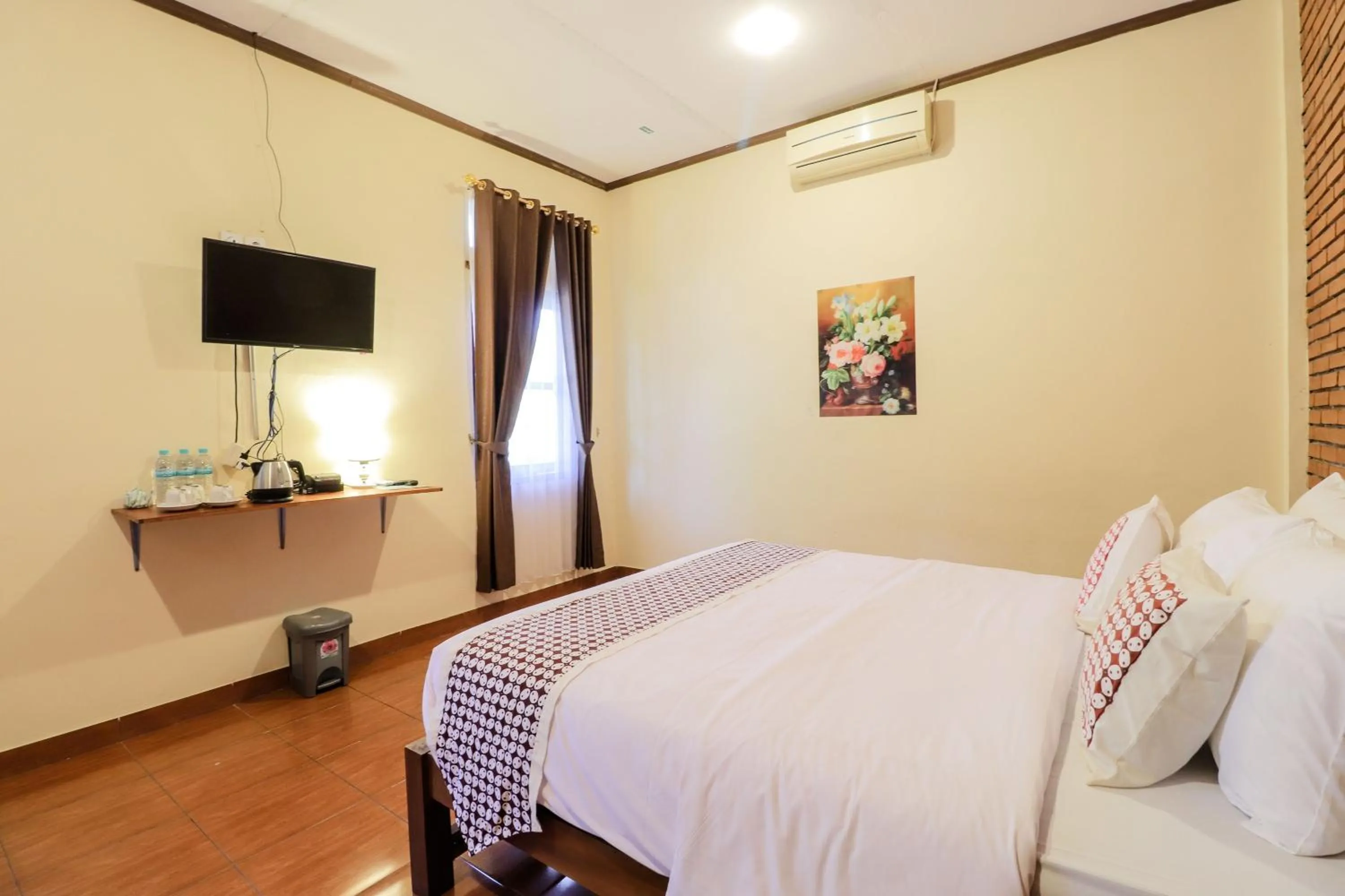 Bed in Hotel Ndalem Ayem Syariah