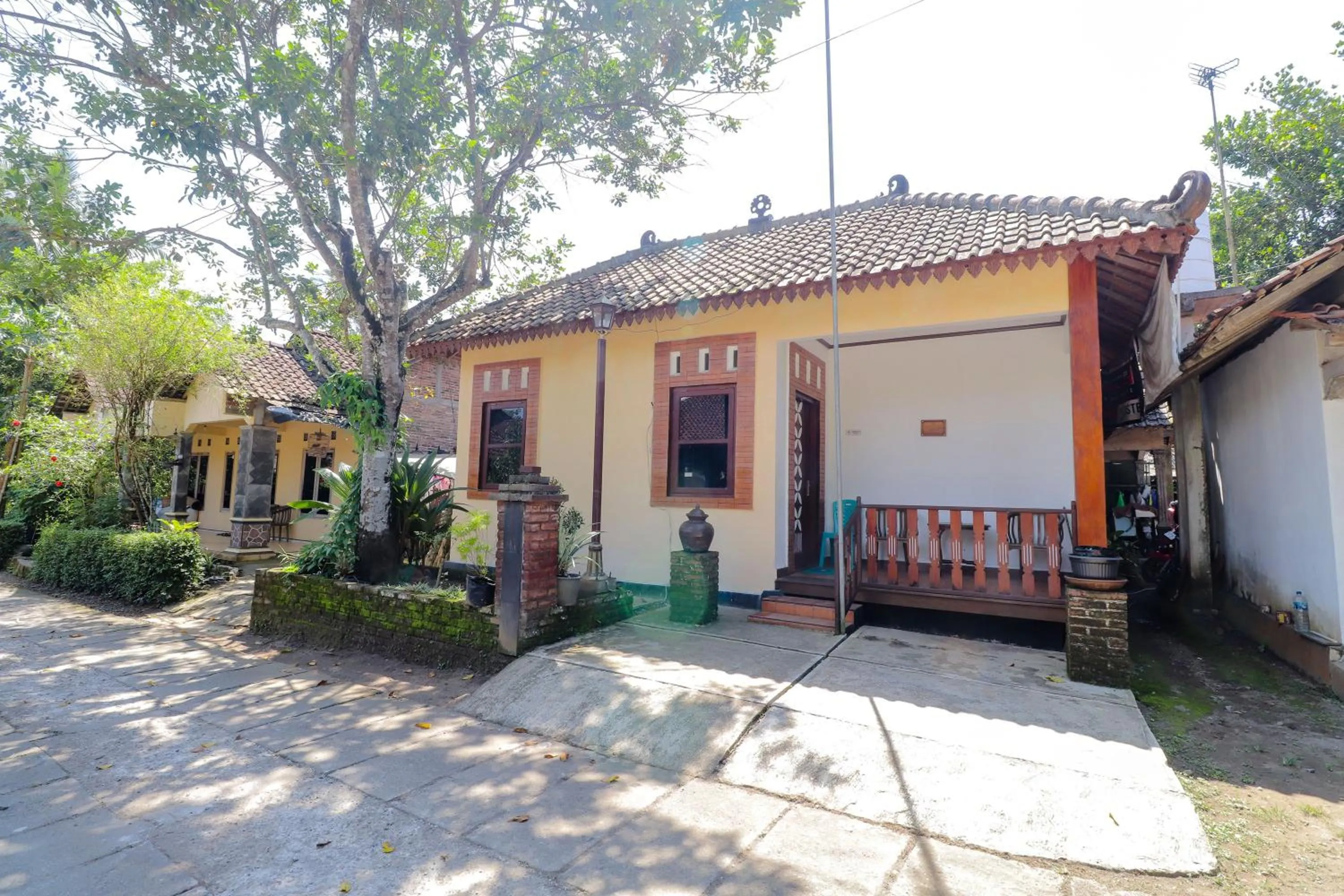 Property building in Hotel Ndalem Ayem Syariah