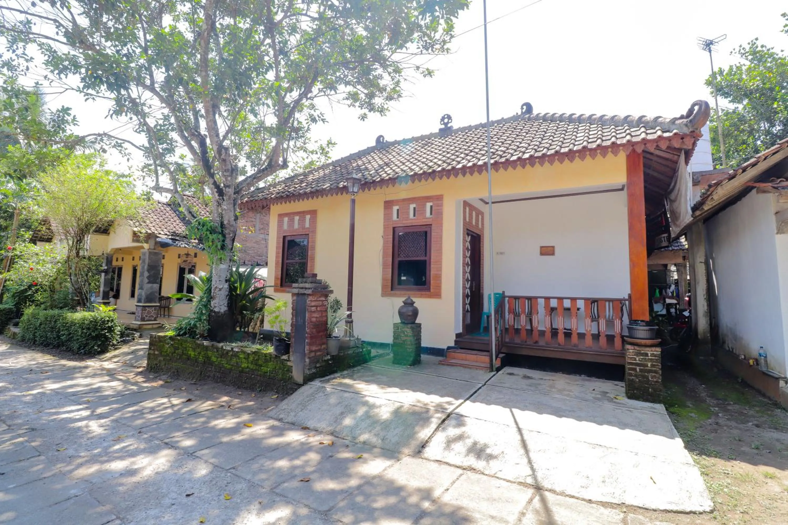 Property building in Hotel Ndalem Ayem Syariah