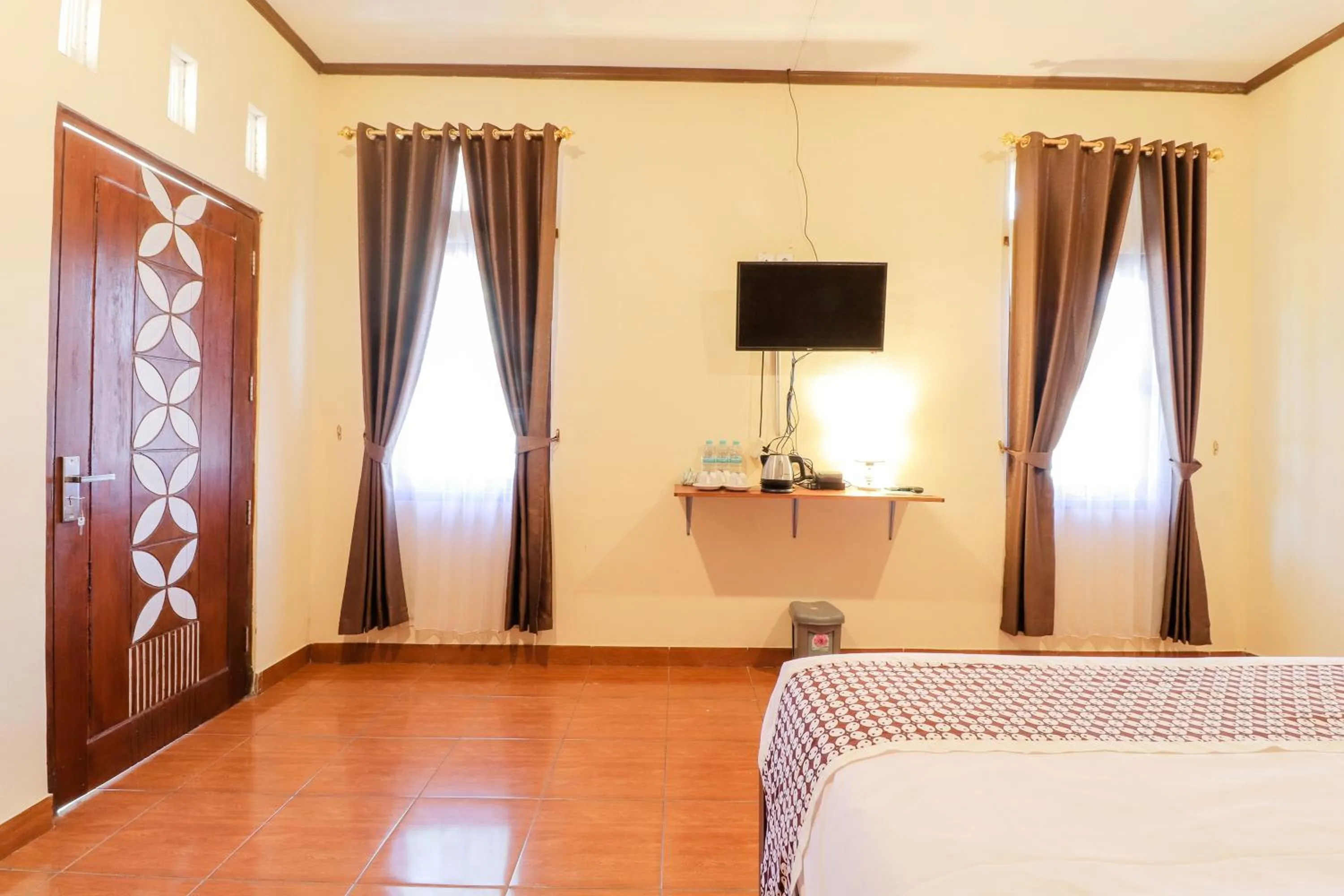 Bed in Hotel Ndalem Ayem Syariah