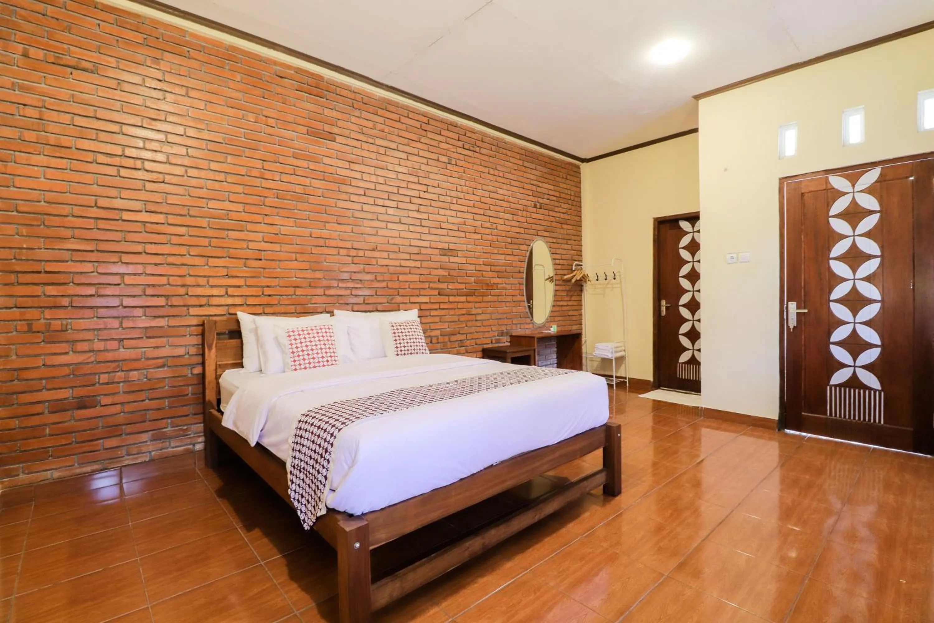 Bed in Hotel Ndalem Ayem Syariah