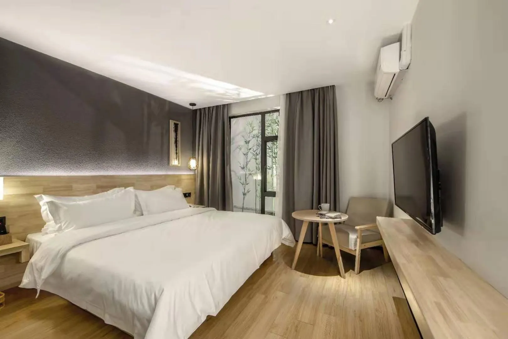 Bed in Guangzhou Shug Art Hotel