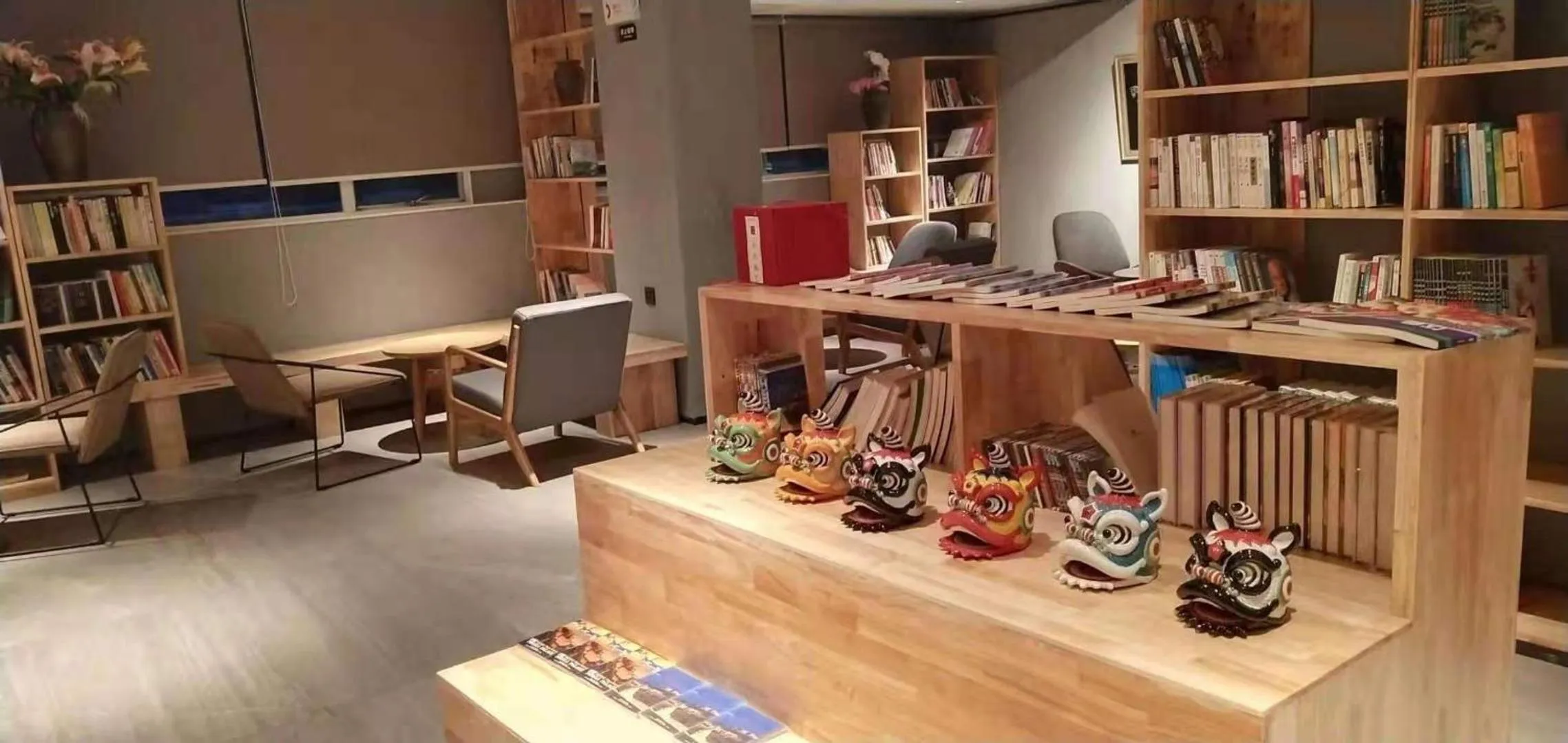 Library in Guangzhou Shug Art Hotel