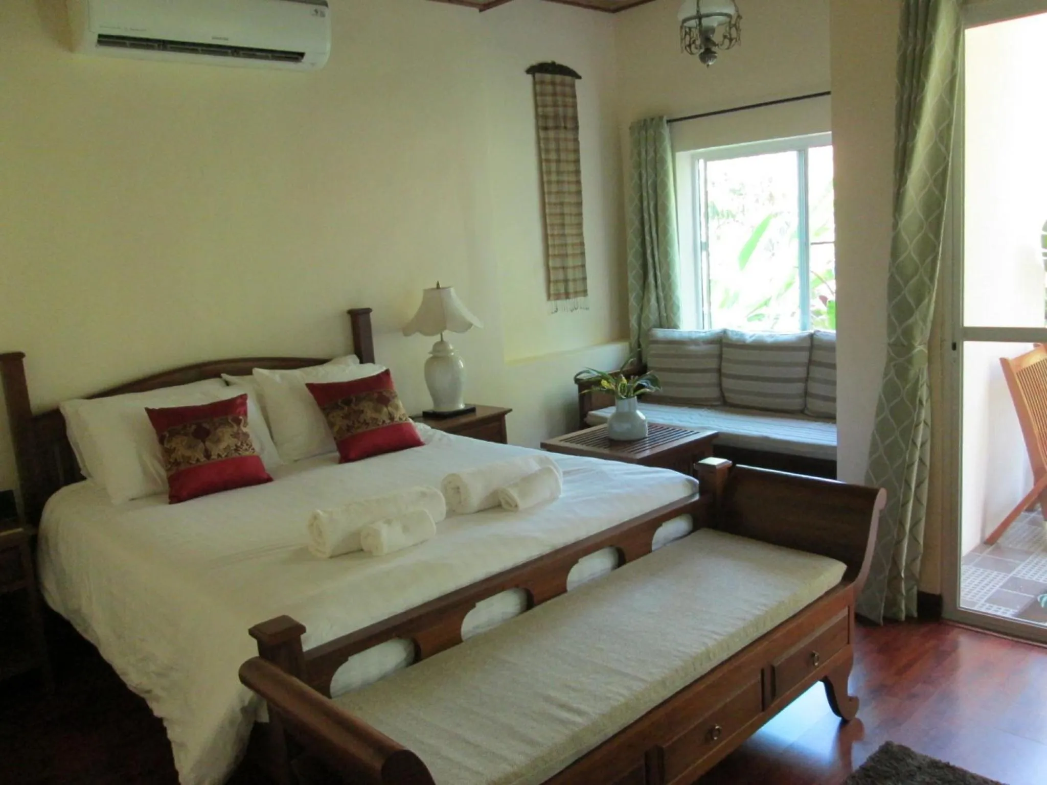 Bedroom, Bed in Aerie Lodge