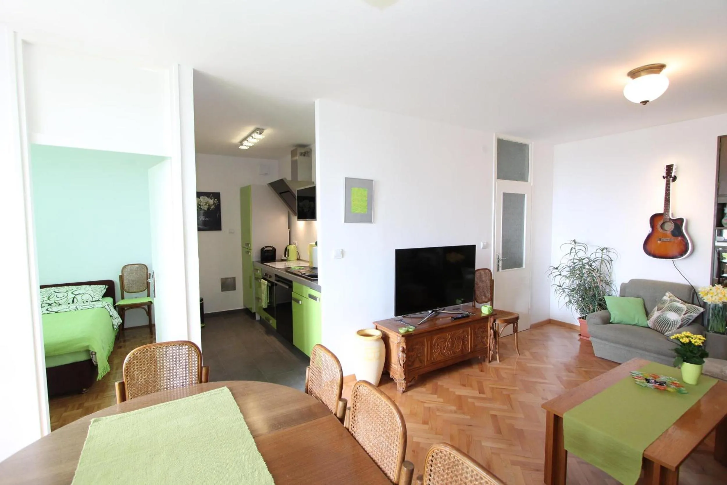 Photo of the whole room in Apartment Elia
