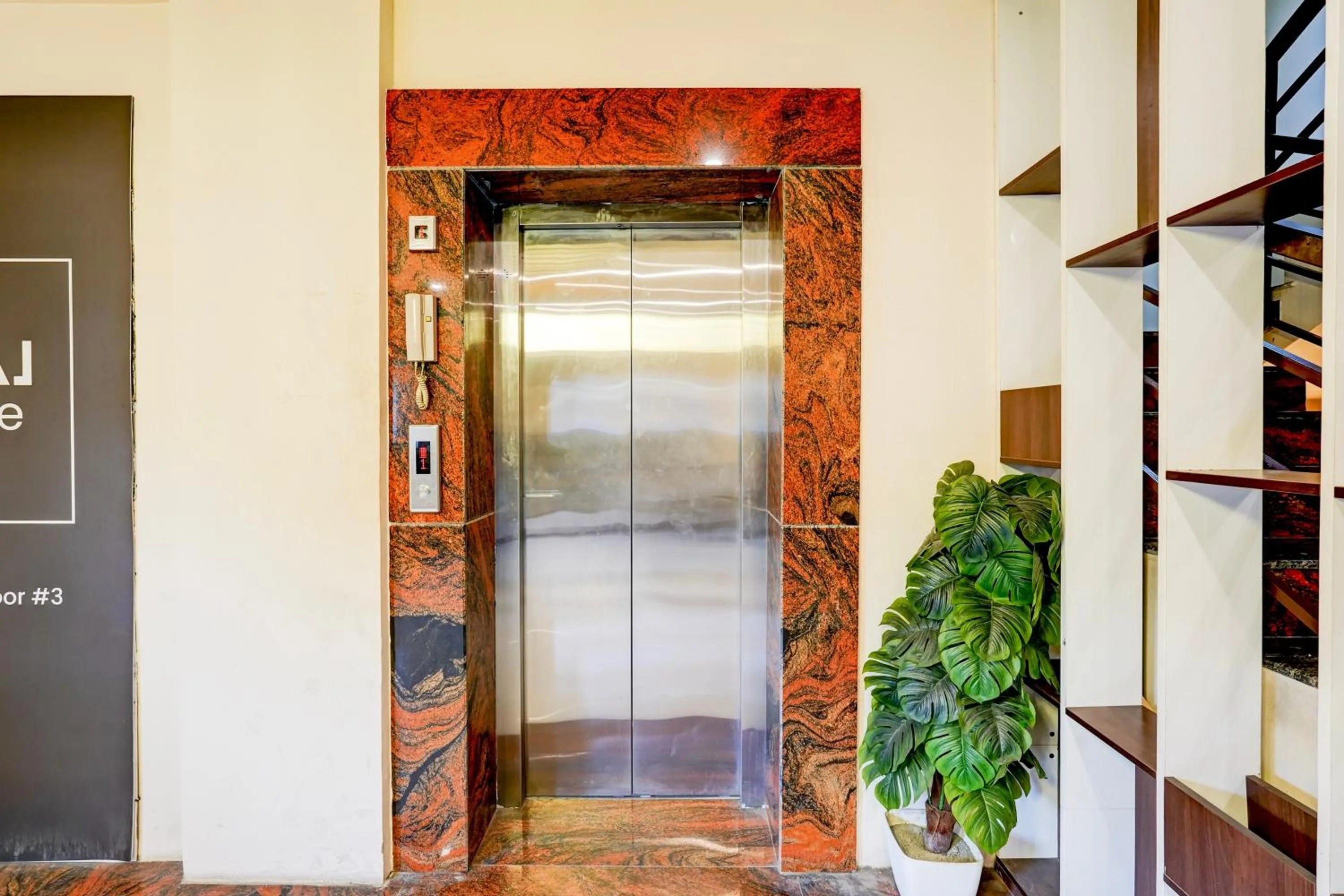 Lobby or reception in Super Townhouse Oak Mahadevapura Opposite Phoenix Mall Formerly Grand Wilton Inn