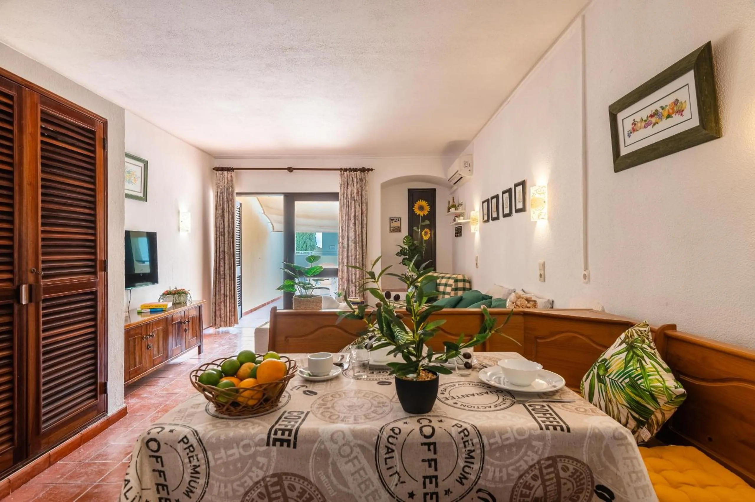 Dining area, Bed in Albufeira Jardim Sun Deck Studio