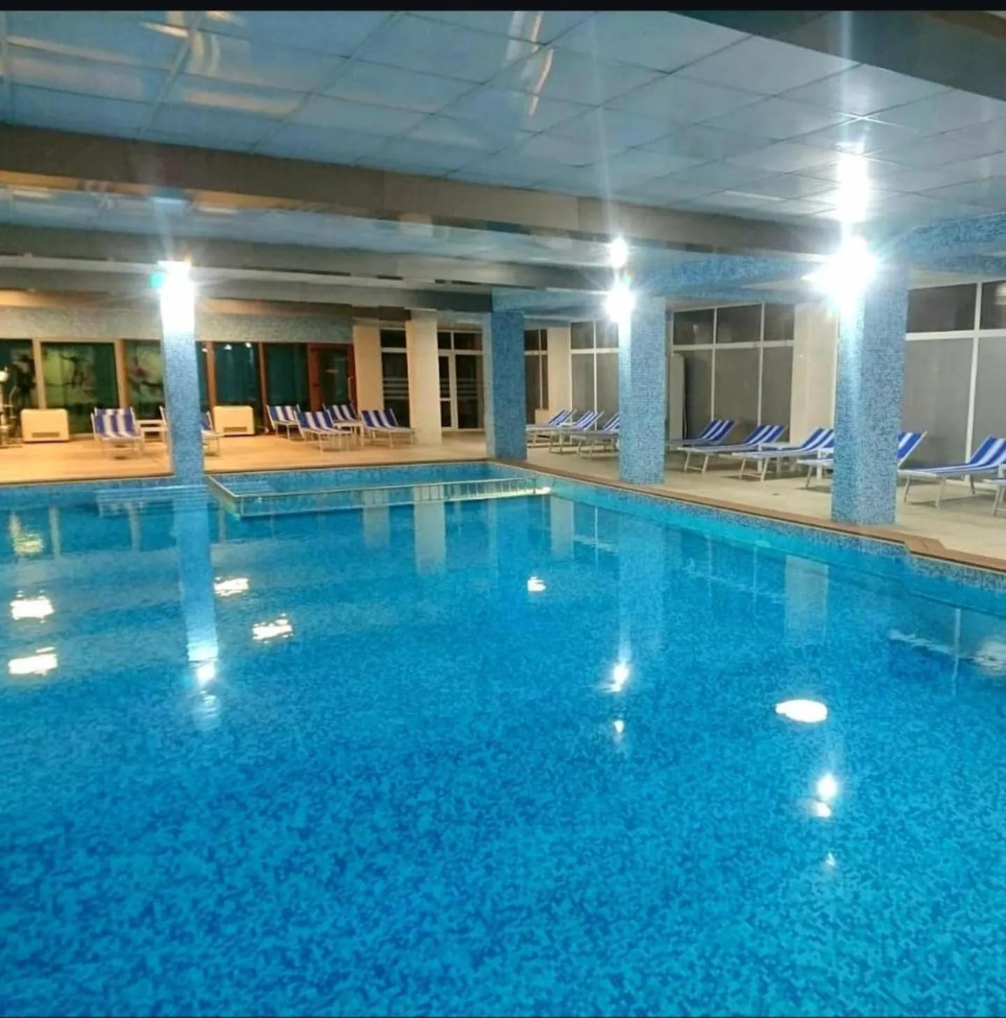 Swimming pool in Hotel Enkelana