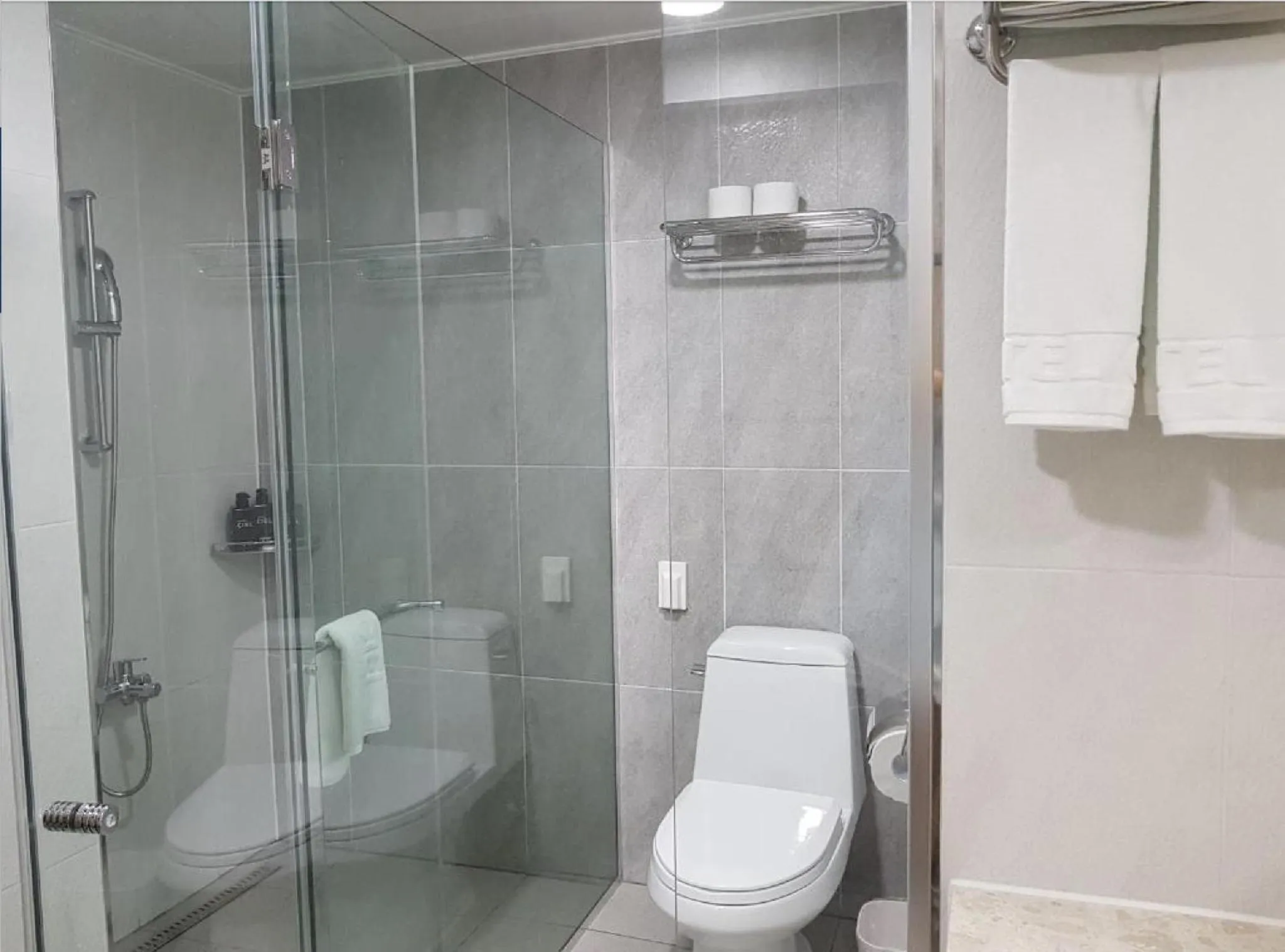 Shower in Hotel Ciel Dongtan