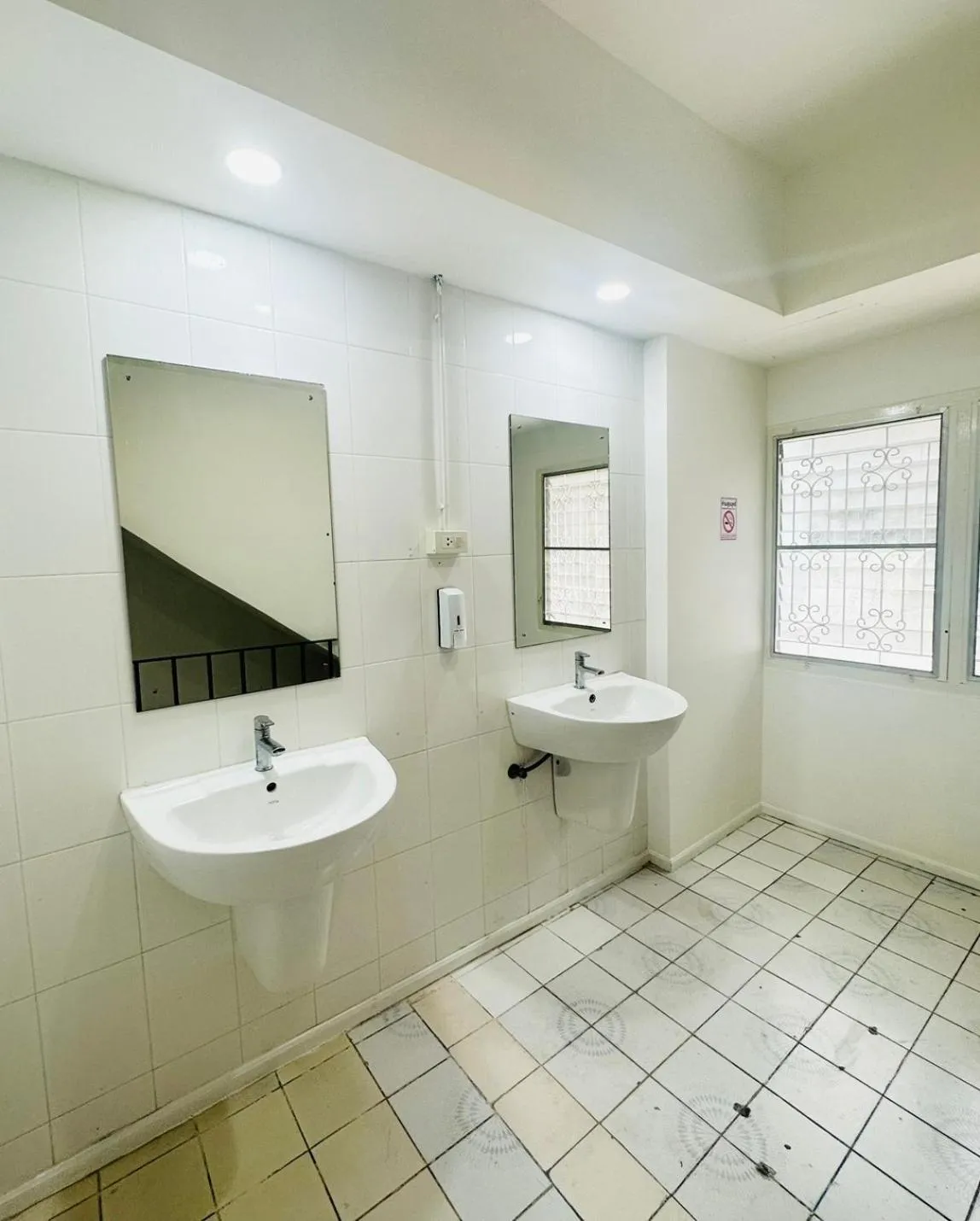 Bathroom in PICCOLO SUKHUMVIT HOSTEL- Self check-in after 6 pm