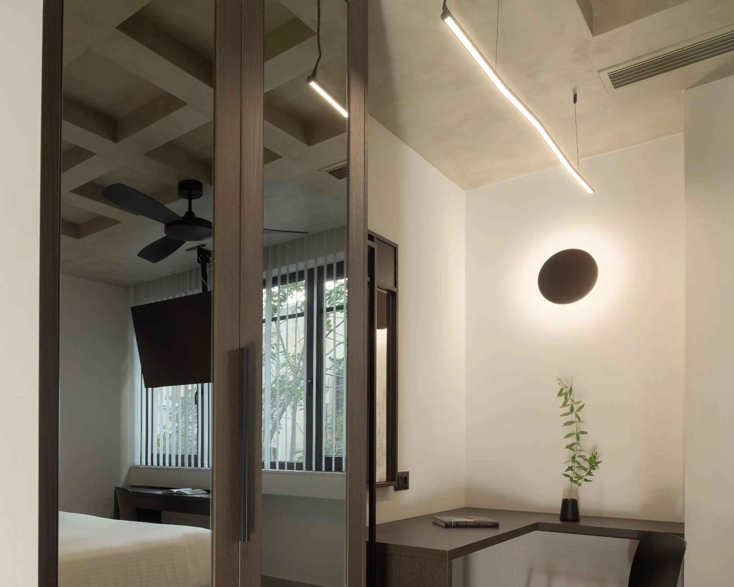 TV and multimedia, Bed in Pleiades Urban Stay by Semavί