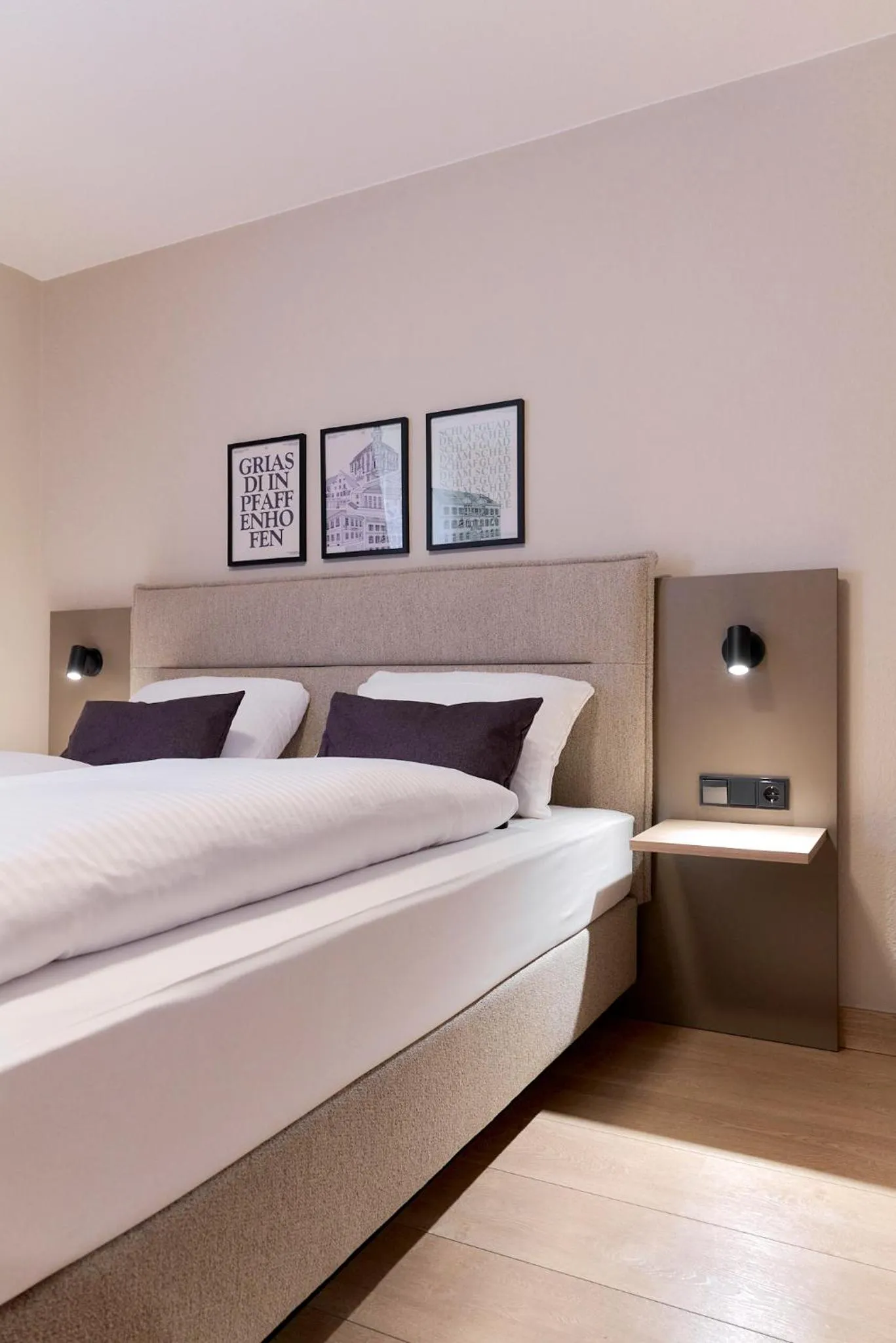 Photo of the whole room, Bed in Hotel Müllerbräu