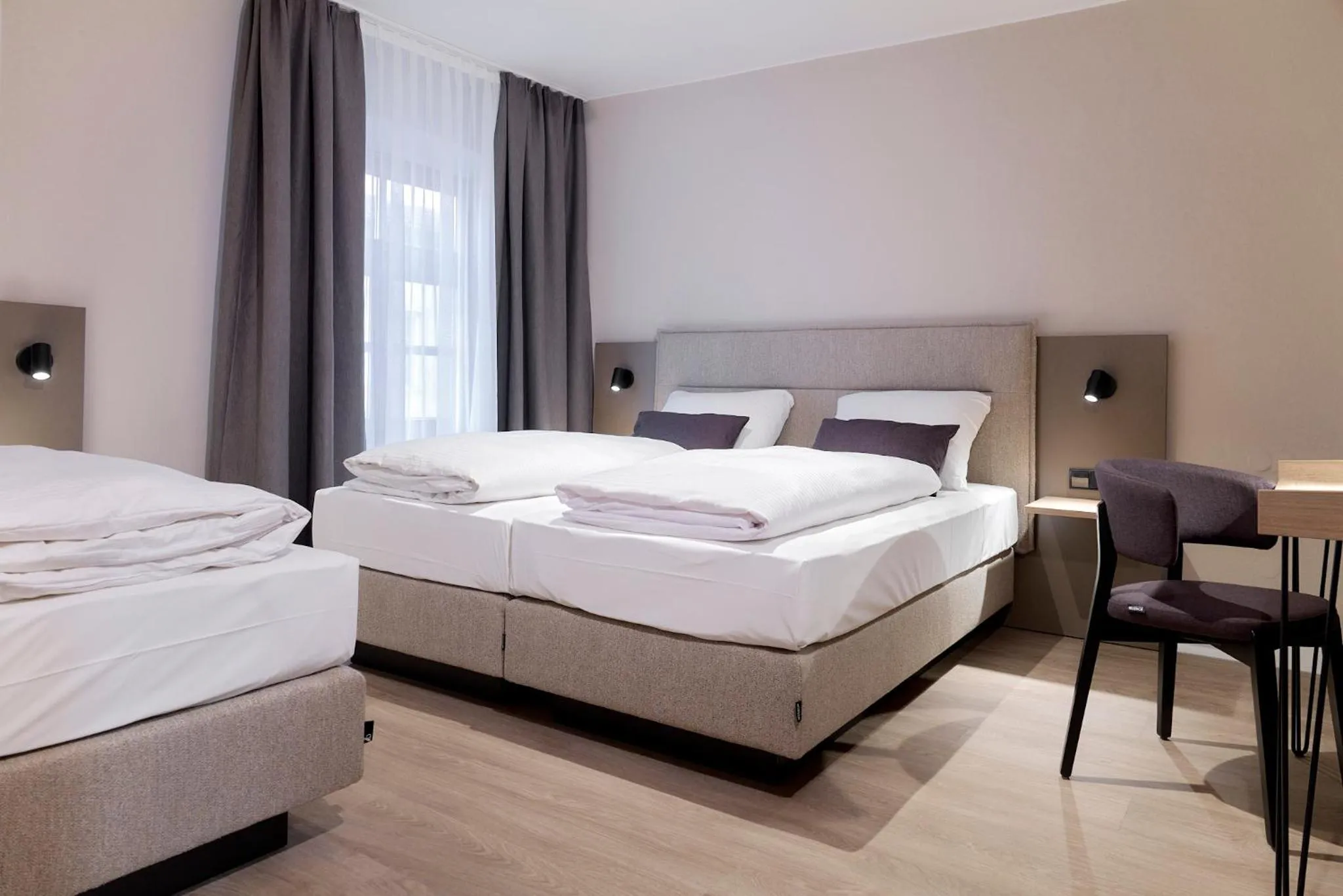 Photo of the whole room, Bed in Hotel Müllerbräu