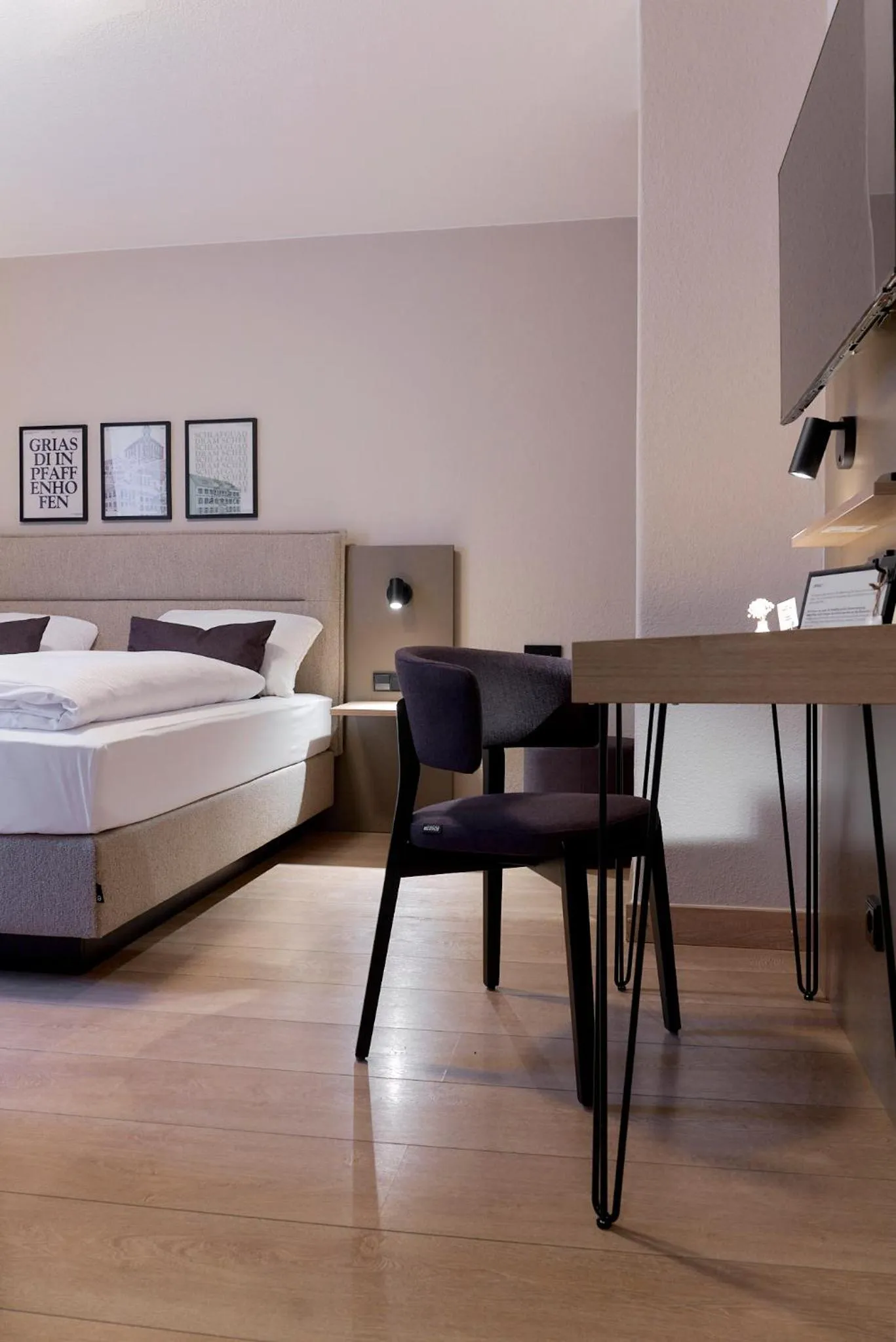 Photo of the whole room, Bed in Hotel Müllerbräu