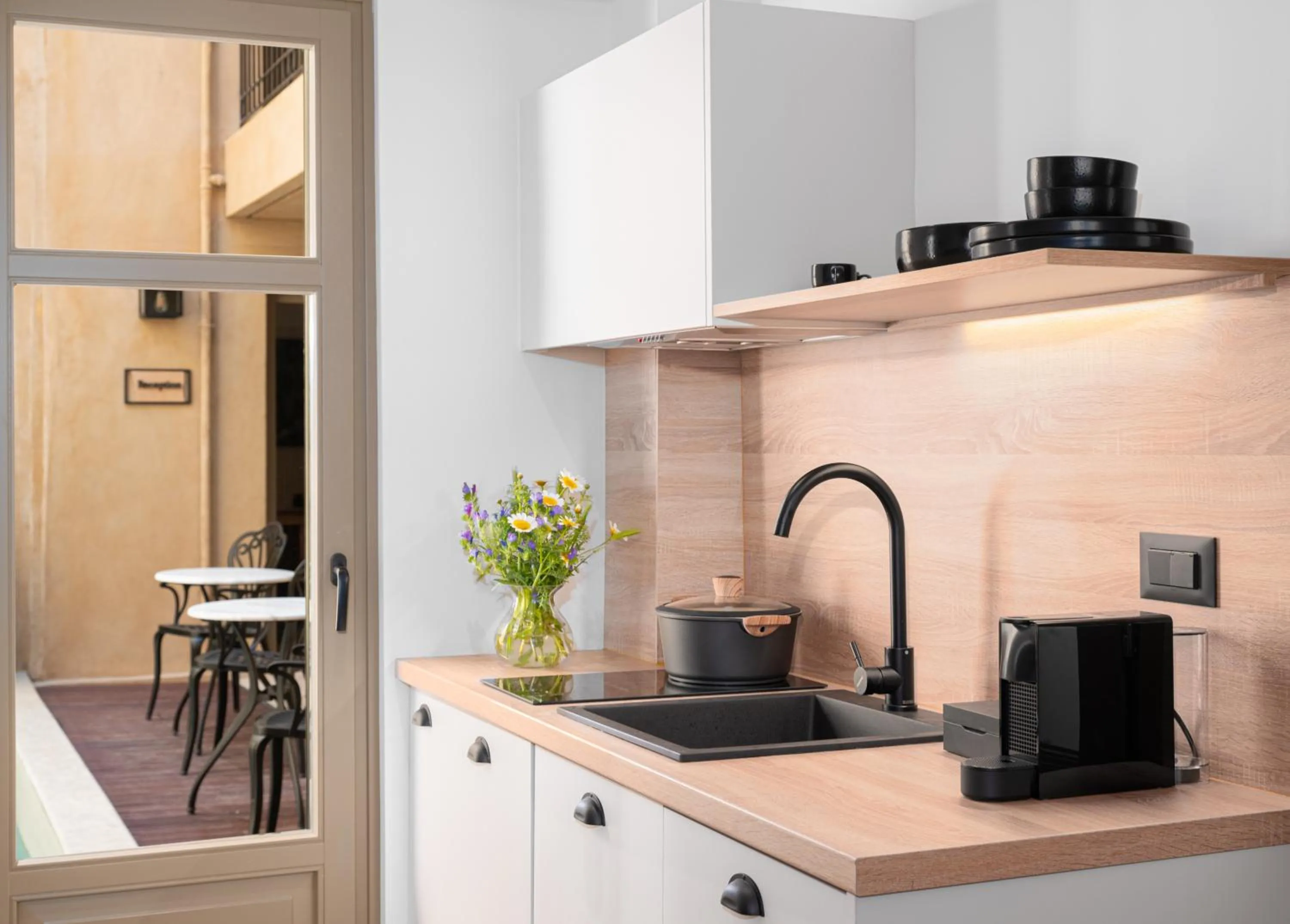 Coffee/tea facilities in Casa di Gaga Luxury Suites