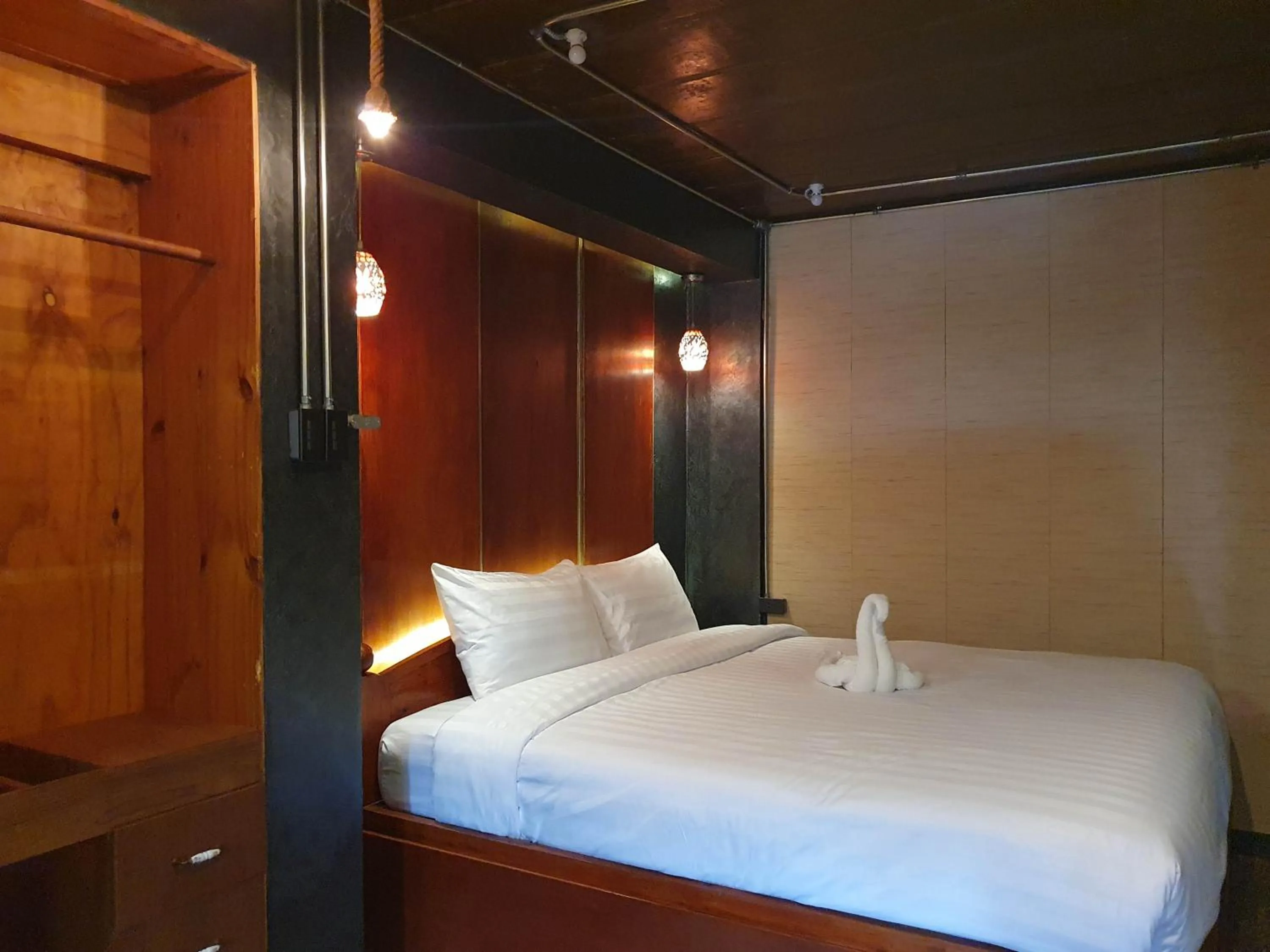 Bedroom, Bed in Vintage54 Hotel Ayutthaya