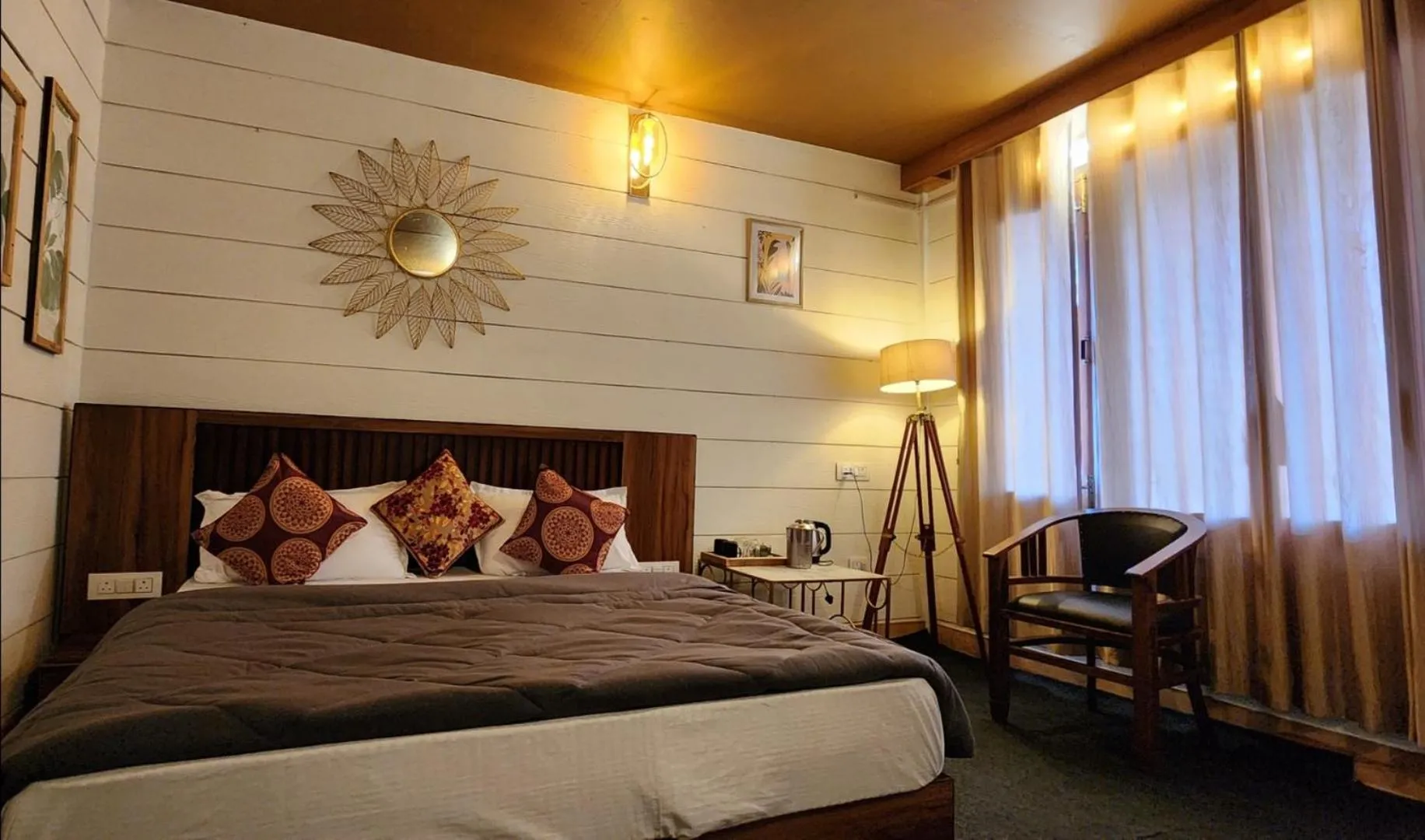 Deluxe Double Room with Balcony in The Mystic Pines